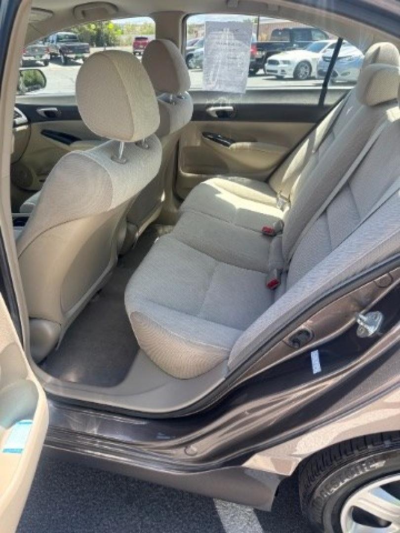 2009 Polished Metal Metallic /Gray Honda Civic LX (19XFA165X9E) with an 1.8L I-4 i-VTEC variable valve control engine, Automatic transmission, located at 1865 East Red Hills Pkwy, St. George, 84770, (435) 628-0023, 37.120850, -113.543640- Photo#17
