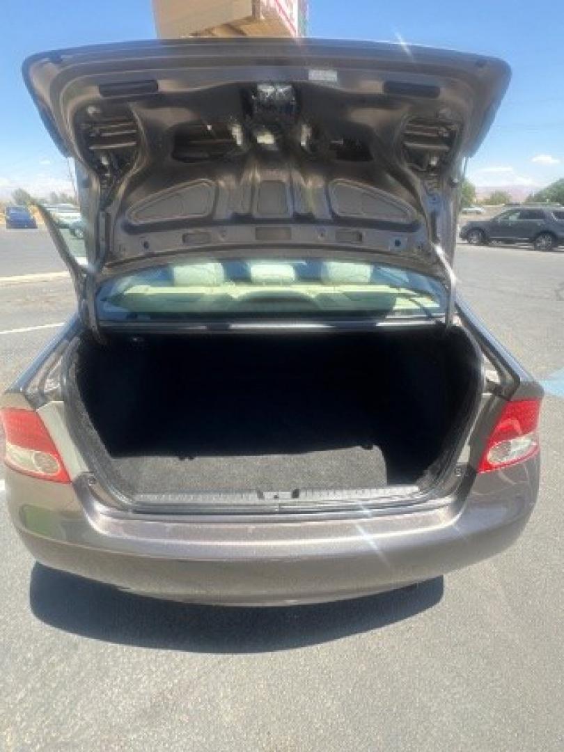2009 Polished Metal Metallic /Gray Honda Civic LX (19XFA165X9E) with an 1.8L I-4 i-VTEC variable valve control engine, Automatic transmission, located at 1865 East Red Hills Pkwy, St. George, 84770, (435) 628-0023, 37.120850, -113.543640- Photo#18