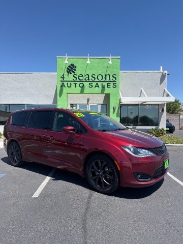 photo of 2020 Chrysler Pacifica Touring