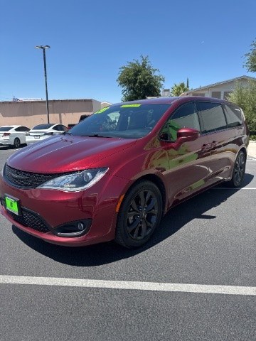 2020 Velvet Red Pearlcoat /Black/Alloy Chrysler Pacifica Touring (2C4RC1FG8LR) with an 3.6L V-6 DOHC engine, Automatic transmission, located at 1865 East Red Hills Pkwy, St. George, 84770, (435) 628-0023, 37.120850, -113.543640 - We specialize in helping ALL people get the best financing available. No matter your credit score, good, bad or none we can get you an amazing rate. Had a bankruptcy, divorce, or repossessions? We give you the green light to get your credit back on the road. Low down and affordable payments that fit- Photo#3
