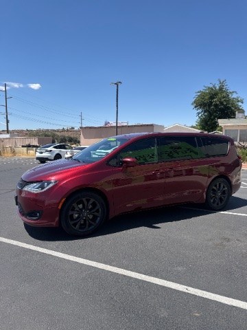 2020 Velvet Red Pearlcoat /Black/Alloy Chrysler Pacifica Touring (2C4RC1FG8LR) with an 3.6L V-6 DOHC engine, Automatic transmission, located at 1865 East Red Hills Pkwy, St. George, 84770, (435) 628-0023, 37.120850, -113.543640 - We specialize in helping ALL people get the best financing available. No matter your credit score, good, bad or none we can get you an amazing rate. Had a bankruptcy, divorce, or repossessions? We give you the green light to get your credit back on the road. Low down and affordable payments that fit- Photo#4