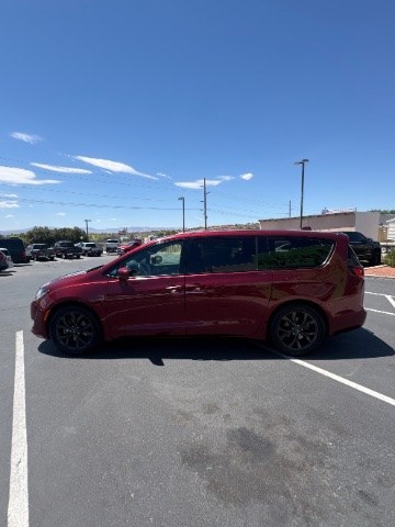 2020 Velvet Red Pearlcoat /Black/Alloy Chrysler Pacifica Touring (2C4RC1FG8LR) with an 3.6L V-6 DOHC engine, Automatic transmission, located at 1865 East Red Hills Pkwy, St. George, 84770, (435) 628-0023, 37.120850, -113.543640 - We specialize in helping ALL people get the best financing available. No matter your credit score, good, bad or none we can get you an amazing rate. Had a bankruptcy, divorce, or repossessions? We give you the green light to get your credit back on the road. Low down and affordable payments that fit- Photo#5