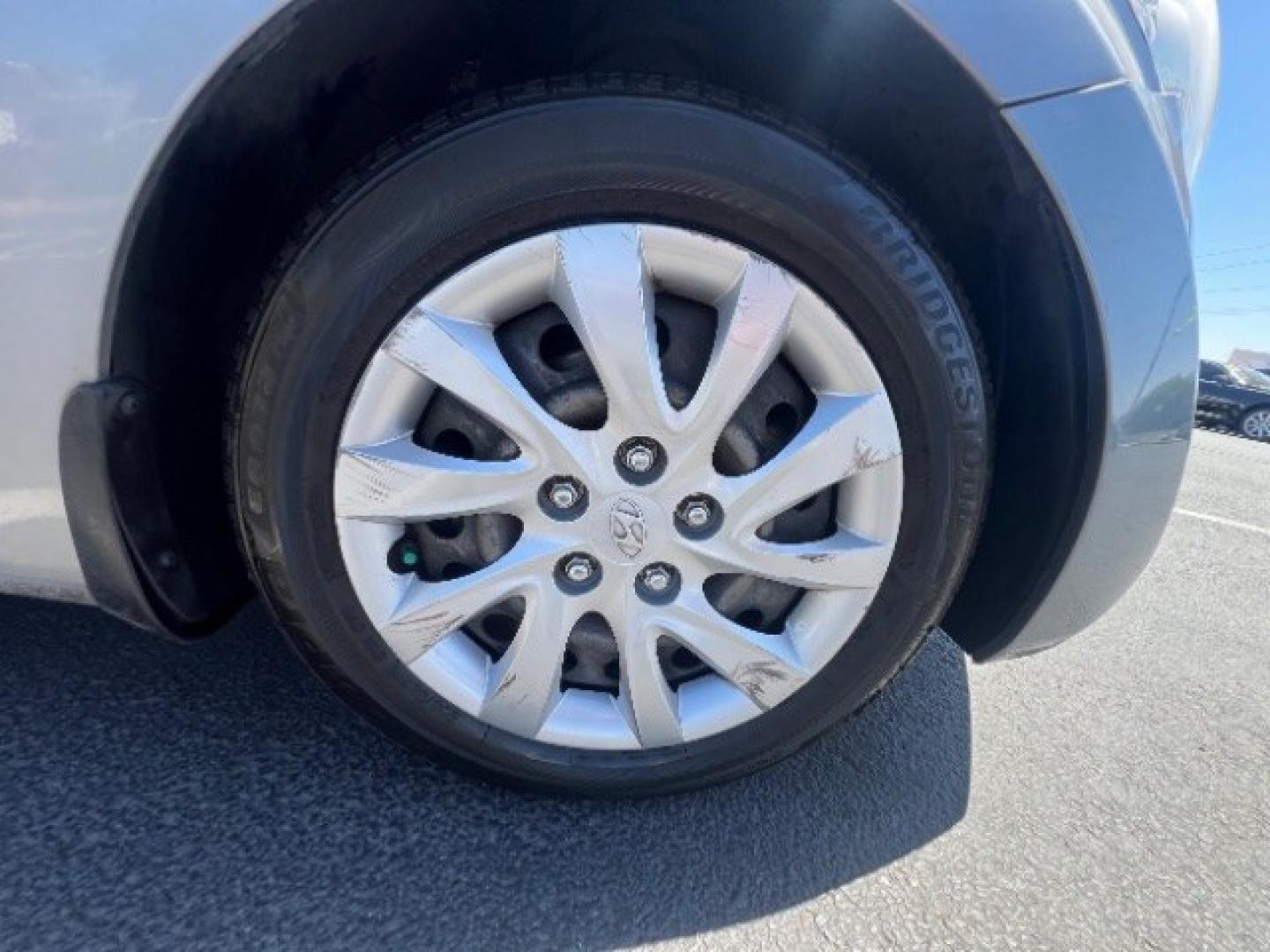 2013 Shimmering Air Silver /Gray Hyundai Elantra GLS (KMHDH4AE4DU) with an 1.8L I-4 DOHC engine, Automatic transmission, located at 1865 East Red Hills Pkwy, St. George, 84770, (435) 628-0023, 37.120850, -113.543640 - We specialize in helping ALL people get the best financing available. No matter your credit score, good, bad or none we can get you an amazing rate. Had a bankruptcy, divorce, or repossessions? We give you the green light to get your credit back on the road. Low down and affordable payments that fit- Photo#9
