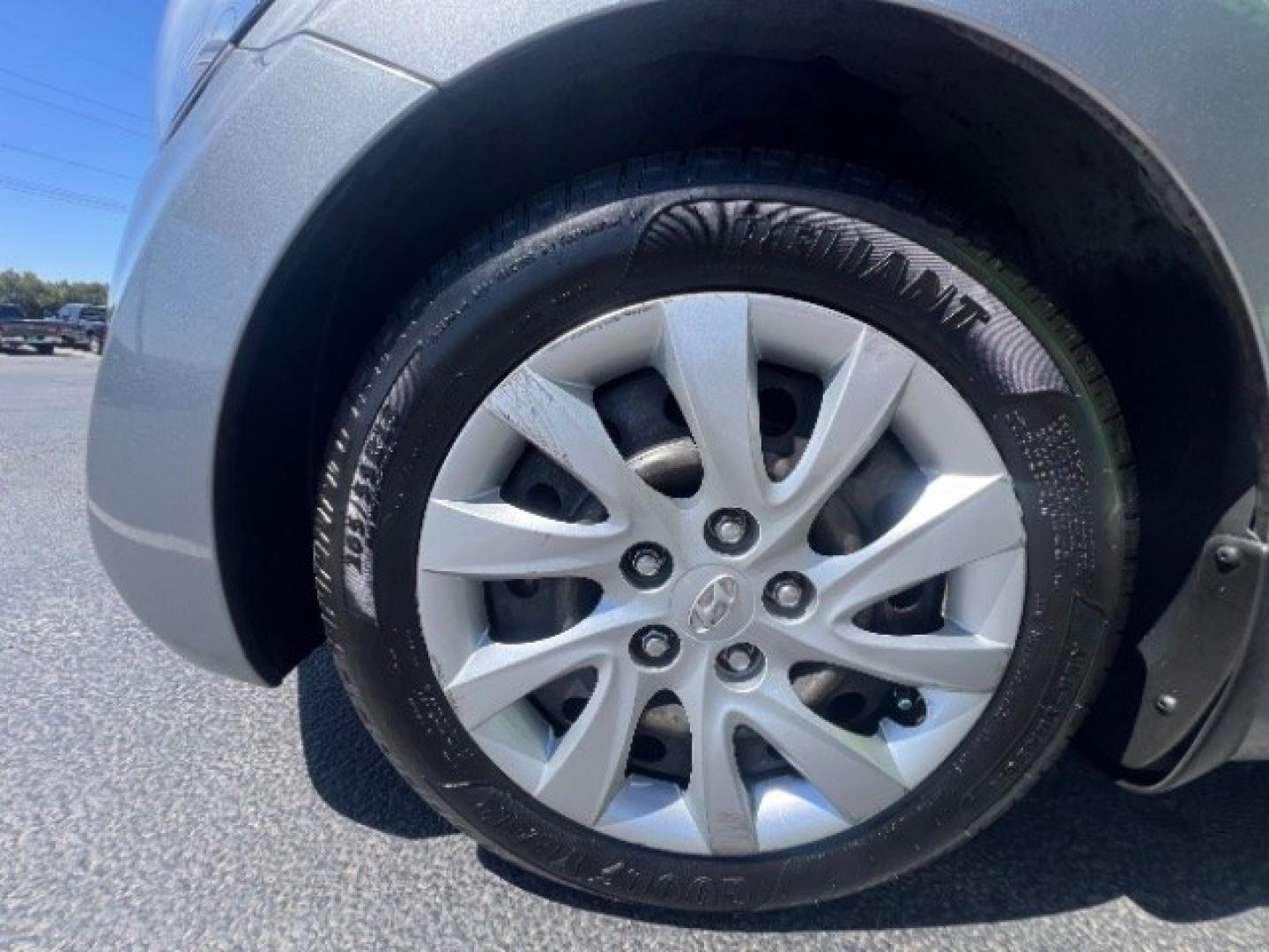 2013 Shimmering Air Silver /Gray Hyundai Elantra GLS (KMHDH4AE4DU) with an 1.8L I-4 DOHC engine, Automatic transmission, located at 1865 East Red Hills Pkwy, St. George, 84770, (435) 628-0023, 37.120850, -113.543640 - We specialize in helping ALL people get the best financing available. No matter your credit score, good, bad or none we can get you an amazing rate. Had a bankruptcy, divorce, or repossessions? We give you the green light to get your credit back on the road. Low down and affordable payments that fit- Photo#10