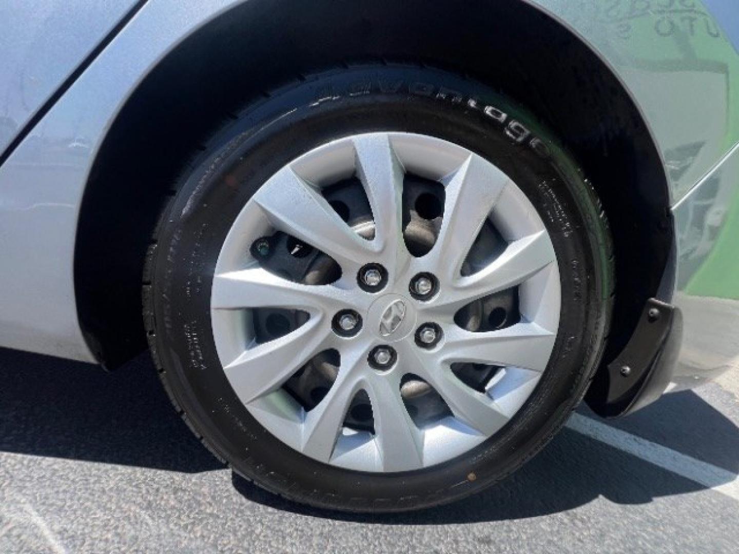 2013 Shimmering Air Silver /Gray Hyundai Elantra GLS (KMHDH4AE4DU) with an 1.8L I-4 DOHC engine, Automatic transmission, located at 1865 East Red Hills Pkwy, St. George, 84770, (435) 628-0023, 37.120850, -113.543640 - We specialize in helping ALL people get the best financing available. No matter your credit score, good, bad or none we can get you an amazing rate. Had a bankruptcy, divorce, or repossessions? We give you the green light to get your credit back on the road. Low down and affordable payments that fit- Photo#11