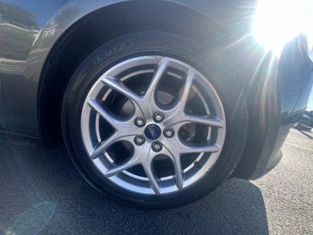 2015 Magnetic /Charcoal Black Ford Focus SE (1FADP3K25FL) with an 2L I-4 gasoline direct injection engine, Automatic transmission, located at 1865 East Red Hills Pkwy, St. George, 84770, (435) 628-0023, 37.120850, -113.543640 - We specialize in helping ALL people get the best financing available. No matter your credit score, good, bad or none we can get you an amazing rate. Had a bankruptcy, divorce, or repossessions? We give you the green light to get your credit back on the road. Low down and affordable payments that fit- Photo#8
