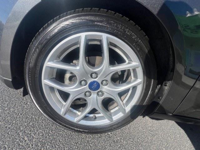 2015 Magnetic /Charcoal Black Ford Focus SE (1FADP3K25FL) with an 2L I-4 gasoline direct injection engine, Automatic transmission, located at 1865 East Red Hills Pkwy, St. George, 84770, (435) 628-0023, 37.120850, -113.543640 - We specialize in helping ALL people get the best financing available. No matter your credit score, good, bad or none we can get you an amazing rate. Had a bankruptcy, divorce, or repossessions? We give you the green light to get your credit back on the road. Low down and affordable payments that fit- Photo#9