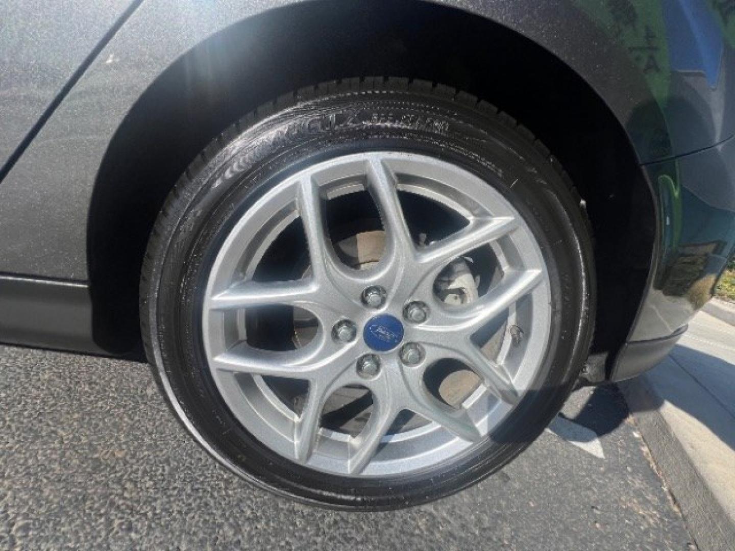 2015 Magnetic /Charcoal Black Ford Focus SE (1FADP3K25FL) with an 2L I-4 gasoline direct injection engine, Automatic transmission, located at 940 North Main Street, Cedar City, UT, 84720, (435) 628-0023, 37.692936, -113.061897 - We specialize in helping ALL people get the best financing available. No matter your credit score, good, bad or none we can get you an amazing rate. Had a bankruptcy, divorce, or repossessions? We give you the green light to get your credit back on the road. Low down and affordable payments that fit- Photo#10