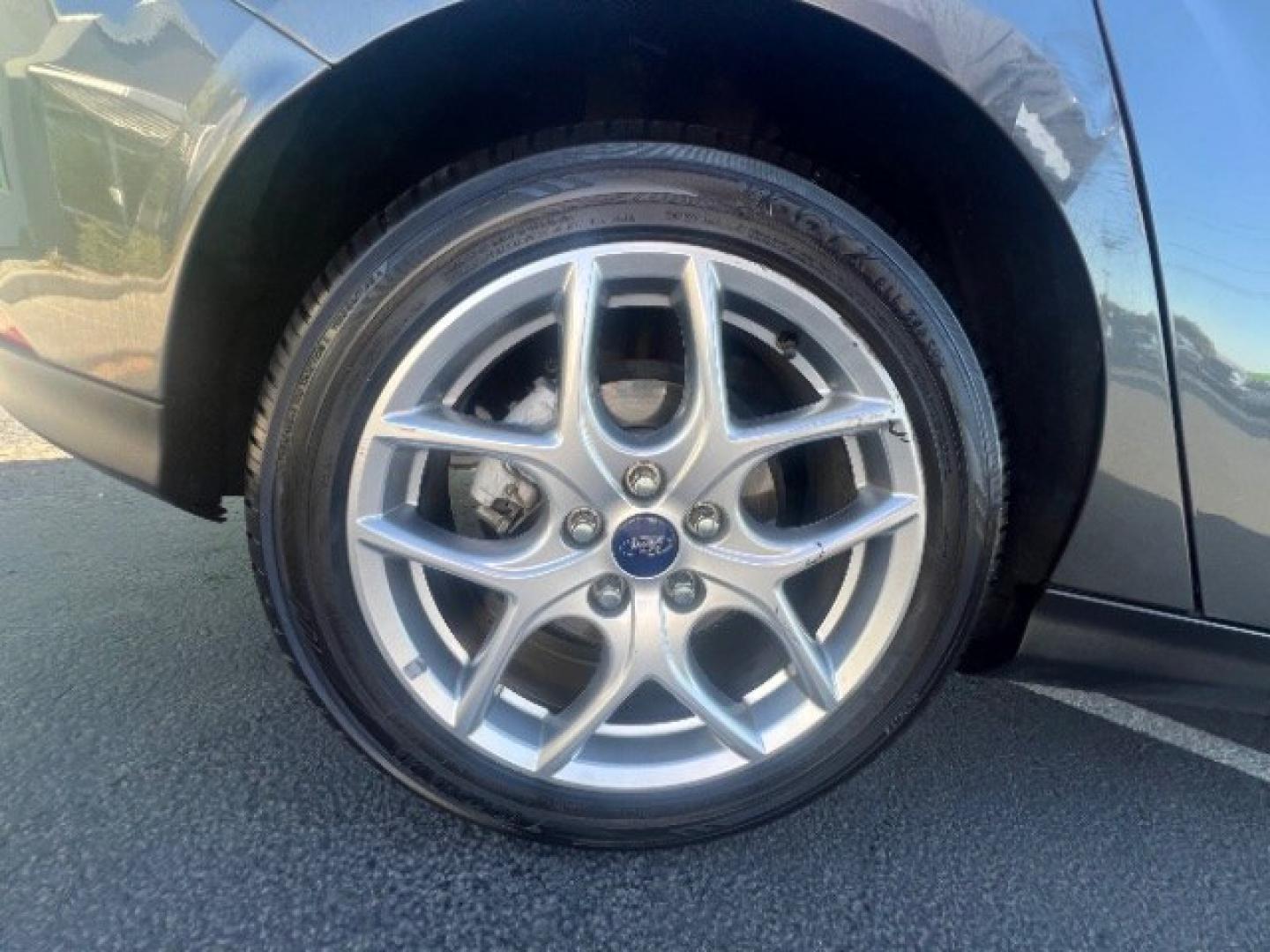 2015 Magnetic /Charcoal Black Ford Focus SE (1FADP3K25FL) with an 2L I-4 gasoline direct injection engine, Automatic transmission, located at 940 North Main Street, Cedar City, UT, 84720, (435) 628-0023, 37.692936, -113.061897 - We specialize in helping ALL people get the best financing available. No matter your credit score, good, bad or none we can get you an amazing rate. Had a bankruptcy, divorce, or repossessions? We give you the green light to get your credit back on the road. Low down and affordable payments that fit- Photo#11