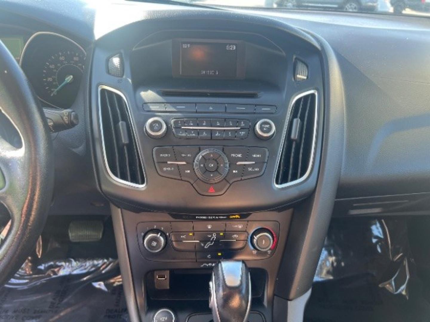 2015 Magnetic /Charcoal Black Ford Focus SE (1FADP3K25FL) with an 2L I-4 gasoline direct injection engine, Automatic transmission, located at 940 North Main Street, Cedar City, UT, 84720, (435) 628-0023, 37.692936, -113.061897 - We specialize in helping ALL people get the best financing available. No matter your credit score, good, bad or none we can get you an amazing rate. Had a bankruptcy, divorce, or repossessions? We give you the green light to get your credit back on the road. Low down and affordable payments that fit- Photo#16