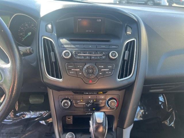 2015 Magnetic /Charcoal Black Ford Focus SE (1FADP3K25FL) with an 2L I-4 gasoline direct injection engine, Automatic transmission, located at 1865 East Red Hills Pkwy, St. George, 84770, (435) 628-0023, 37.120850, -113.543640 - We specialize in helping ALL people get the best financing available. No matter your credit score, good, bad or none we can get you an amazing rate. Had a bankruptcy, divorce, or repossessions? We give you the green light to get your credit back on the road. Low down and affordable payments that fit- Photo#16