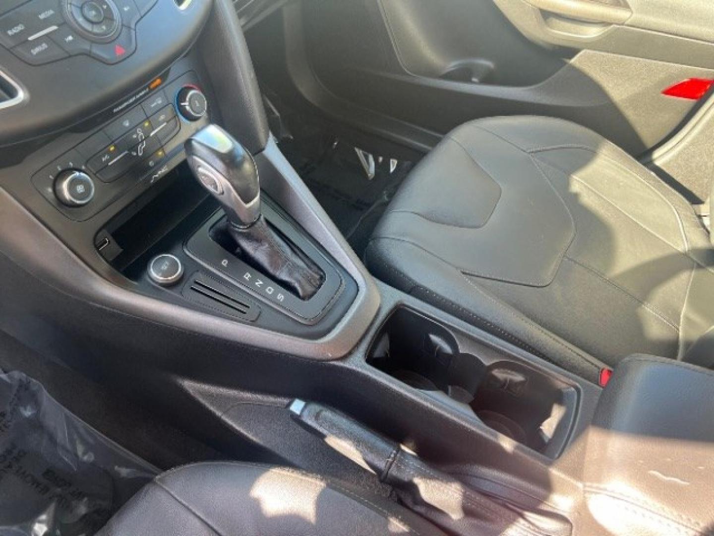 2015 Magnetic /Charcoal Black Ford Focus SE (1FADP3K25FL) with an 2L I-4 gasoline direct injection engine, Automatic transmission, located at 940 North Main Street, Cedar City, UT, 84720, (435) 628-0023, 37.692936, -113.061897 - We specialize in helping ALL people get the best financing available. No matter your credit score, good, bad or none we can get you an amazing rate. Had a bankruptcy, divorce, or repossessions? We give you the green light to get your credit back on the road. Low down and affordable payments that fit- Photo#17
