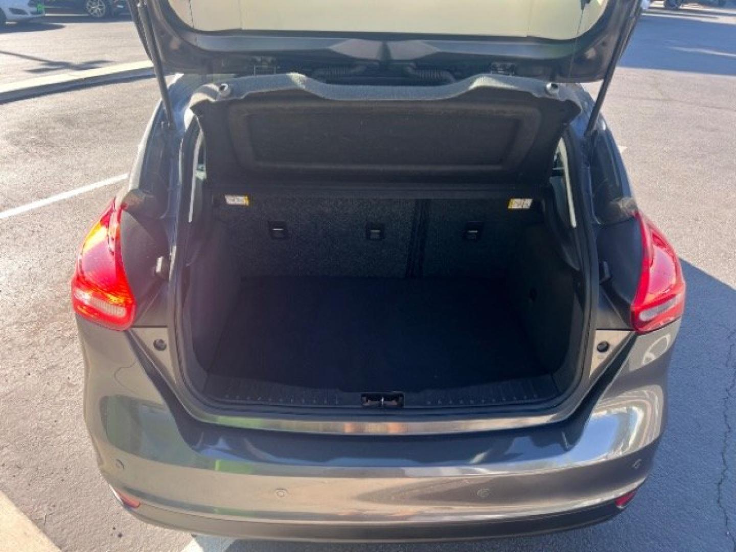 2015 Magnetic /Charcoal Black Ford Focus SE (1FADP3K25FL) with an 2L I-4 gasoline direct injection engine, Automatic transmission, located at 940 North Main Street, Cedar City, UT, 84720, (435) 628-0023, 37.692936, -113.061897 - We specialize in helping ALL people get the best financing available. No matter your credit score, good, bad or none we can get you an amazing rate. Had a bankruptcy, divorce, or repossessions? We give you the green light to get your credit back on the road. Low down and affordable payments that fit- Photo#23