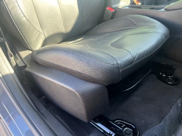 2015 Magnetic /Charcoal Black Ford Focus SE (1FADP3K25FL) with an 2L I-4 gasoline direct injection engine, Automatic transmission, located at 1865 East Red Hills Pkwy, St. George, 84770, (435) 628-0023, 37.120850, -113.543640 - We specialize in helping ALL people get the best financing available. No matter your credit score, good, bad or none we can get you an amazing rate. Had a bankruptcy, divorce, or repossessions? We give you the green light to get your credit back on the road. Low down and affordable payments that fit- Photo#27