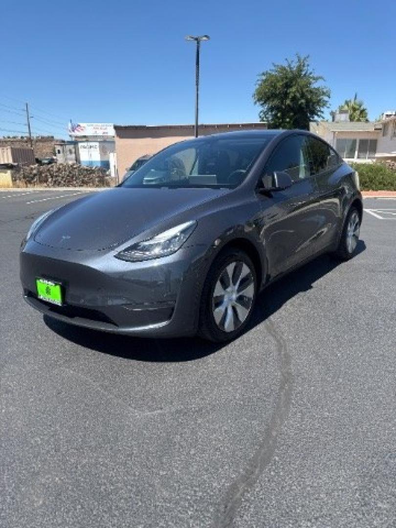 2020 Midnight Silver Metallic /Black Tesla Model Y Long Range Dual Motor All-Wheel Drive (5YJYGDEEXLF) with an ELECTRIC engine, AUTOMATIC transmission, located at 1865 East Red Hills Pkwy, St. George, 84770, (435) 628-0023, 37.120850, -113.543640 - Excellent Tesla Model Y Long Range All Wheel Drive, 5 Seats HW3, Interior and exterior in great condition. Small scratches and dings as pictured. Every Tesla we sell has had cabin air filter replaced, radiator cleaned, fluids topped AND comes with a mobile charging kit! Battery is healthy and gets- Photo#3