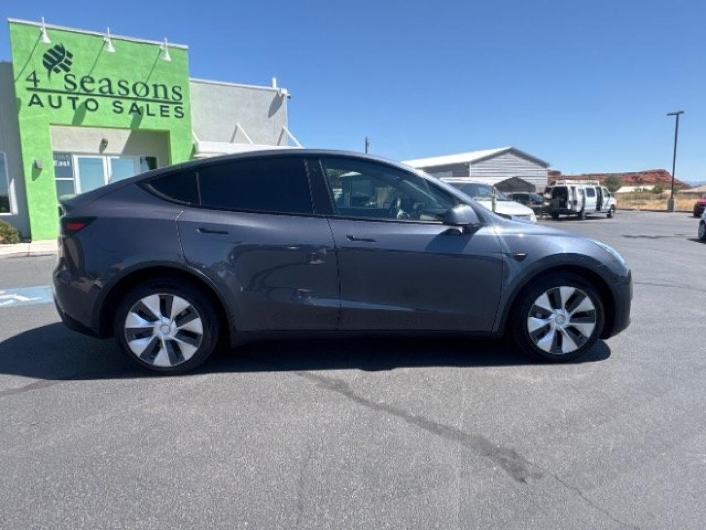 2020 Midnight Silver Metallic /Black Tesla Model Y Long Range Dual Motor All-Wheel Drive (5YJYGDEEXLF) with an ELECTRIC engine, AUTOMATIC transmission, located at 1865 East Red Hills Pkwy, St. George, 84770, (435) 628-0023, 37.120850, -113.543640 - Excellent Tesla Model Y Long Range All Wheel Drive, 5 Seats HW3, Interior and exterior in great condition. Small scratches and dings as pictured. Every Tesla we sell has had cabin air filter replaced, radiator cleaned, fluids topped AND comes with a mobile charging kit! Battery is healthy and gets- Photo#8