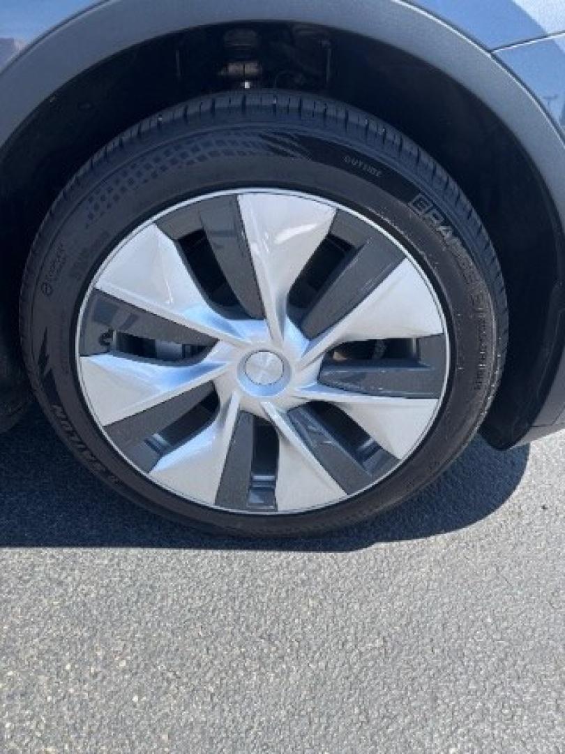 2020 Midnight Silver Metallic /Black Tesla Model Y Long Range Dual Motor All-Wheel Drive (5YJYGDEEXLF) with an ELECTRIC engine, AUTOMATIC transmission, located at 1865 East Red Hills Pkwy, St. George, 84770, (435) 628-0023, 37.120850, -113.543640 - Excellent Tesla Model Y Long Range All Wheel Drive, 5 Seats HW3, Interior and exterior in great condition. Small scratches and dings as pictured. Every Tesla we sell has had cabin air filter replaced, radiator cleaned, fluids topped AND comes with a mobile charging kit! Battery is healthy and gets- Photo#9