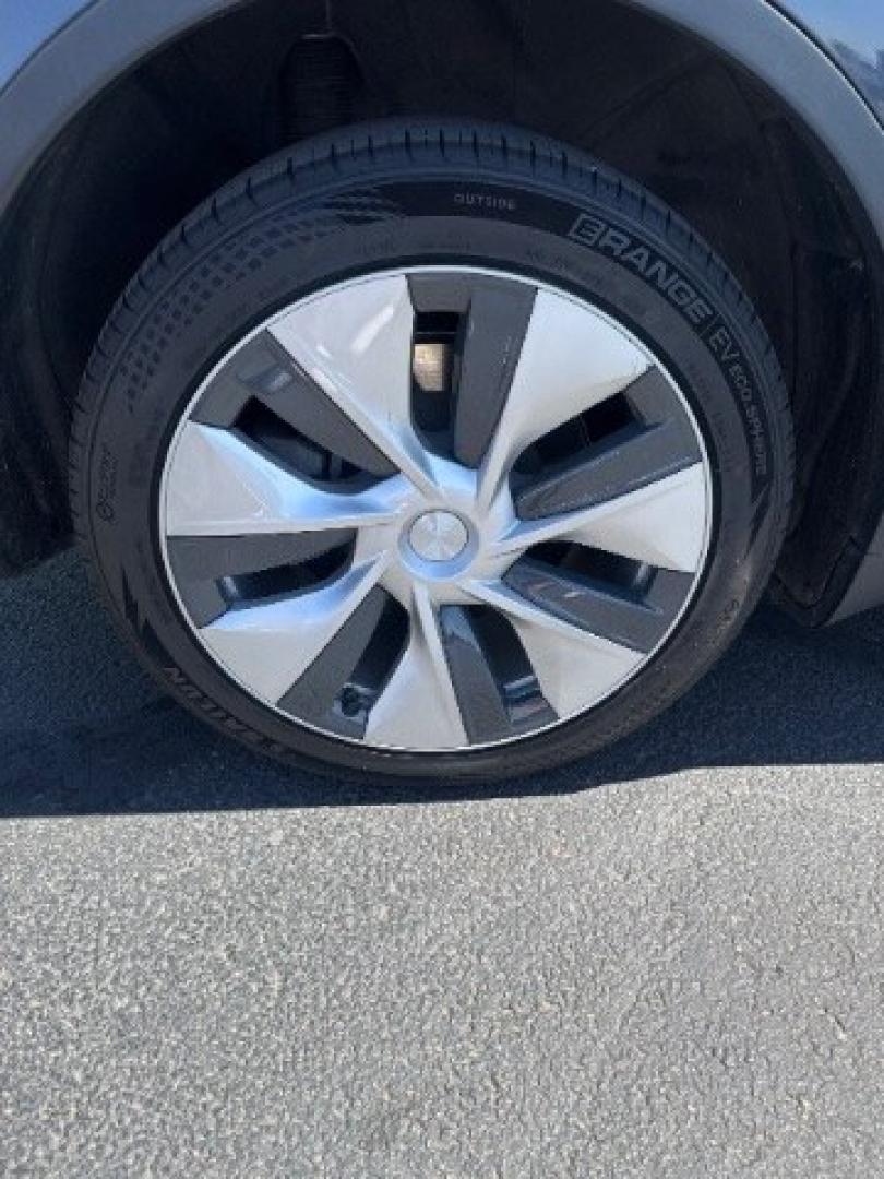 2020 Midnight Silver Metallic /Black Tesla Model Y Long Range Dual Motor All-Wheel Drive (5YJYGDEEXLF) with an ELECTRIC engine, AUTOMATIC transmission, located at 1865 East Red Hills Pkwy, St. George, 84770, (435) 628-0023, 37.120850, -113.543640 - Excellent Tesla Model Y Long Range All Wheel Drive, 5 Seats HW3, Interior and exterior in great condition. Small scratches and dings as pictured. Every Tesla we sell has had cabin air filter replaced, radiator cleaned, fluids topped AND comes with a mobile charging kit! Battery is healthy and gets- Photo#10
