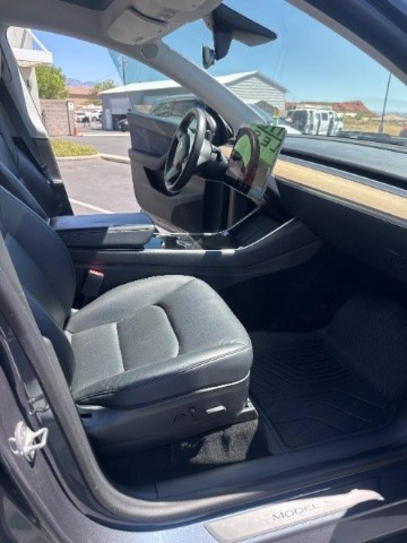 2020 Midnight Silver Metallic /Black Tesla Model Y Long Range Dual Motor All-Wheel Drive (5YJYGDEEXLF) with an ELECTRIC engine, AUTOMATIC transmission, located at 1865 East Red Hills Pkwy, St. George, 84770, (435) 628-0023, 37.120850, -113.543640 - Excellent Tesla Model Y Long Range All Wheel Drive, 5 Seats HW3, Interior and exterior in great condition. Small scratches and dings as pictured. Every Tesla we sell has had cabin air filter replaced, radiator cleaned, fluids topped AND comes with a mobile charging kit! Battery is healthy and gets- Photo#17
