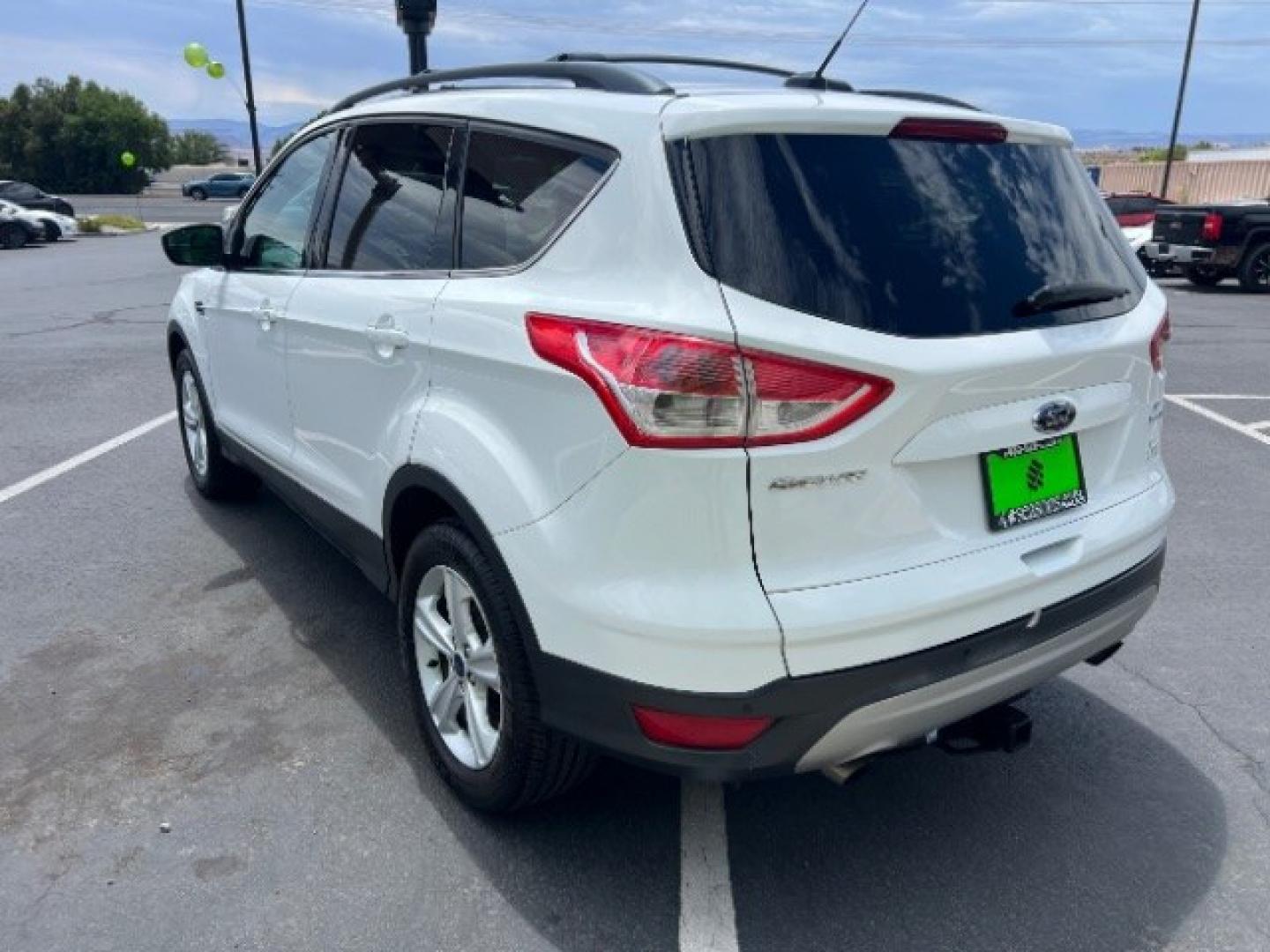 2016 Oxford White /Charcoal Black Ford Escape SE (1FMCU9GX3GU) , Automatic transmission, located at 1865 East Red Hills Pkwy, St. George, 84770, (435) 628-0023, 37.120850, -113.543640 - We specialize in helping ALL people get the best financing available. No matter your credit score, good, bad or none we can get you an amazing rate. Had a bankruptcy, divorce, or repossessions? We give you the green light to get your credit back on the road. Low down and affordable payments that fit- Photo#4