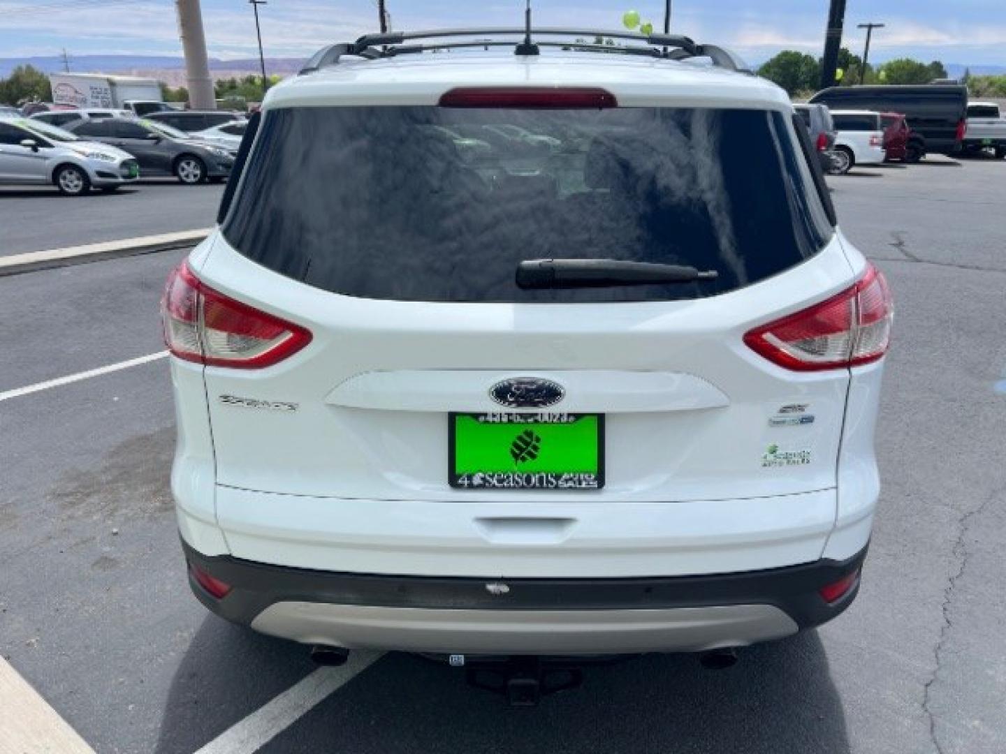 2016 Oxford White /Charcoal Black Ford Escape SE (1FMCU9GX3GU) , Automatic transmission, located at 1865 East Red Hills Pkwy, St. George, 84770, (435) 628-0023, 37.120850, -113.543640 - We specialize in helping ALL people get the best financing available. No matter your credit score, good, bad or none we can get you an amazing rate. Had a bankruptcy, divorce, or repossessions? We give you the green light to get your credit back on the road. Low down and affordable payments that fit- Photo#5