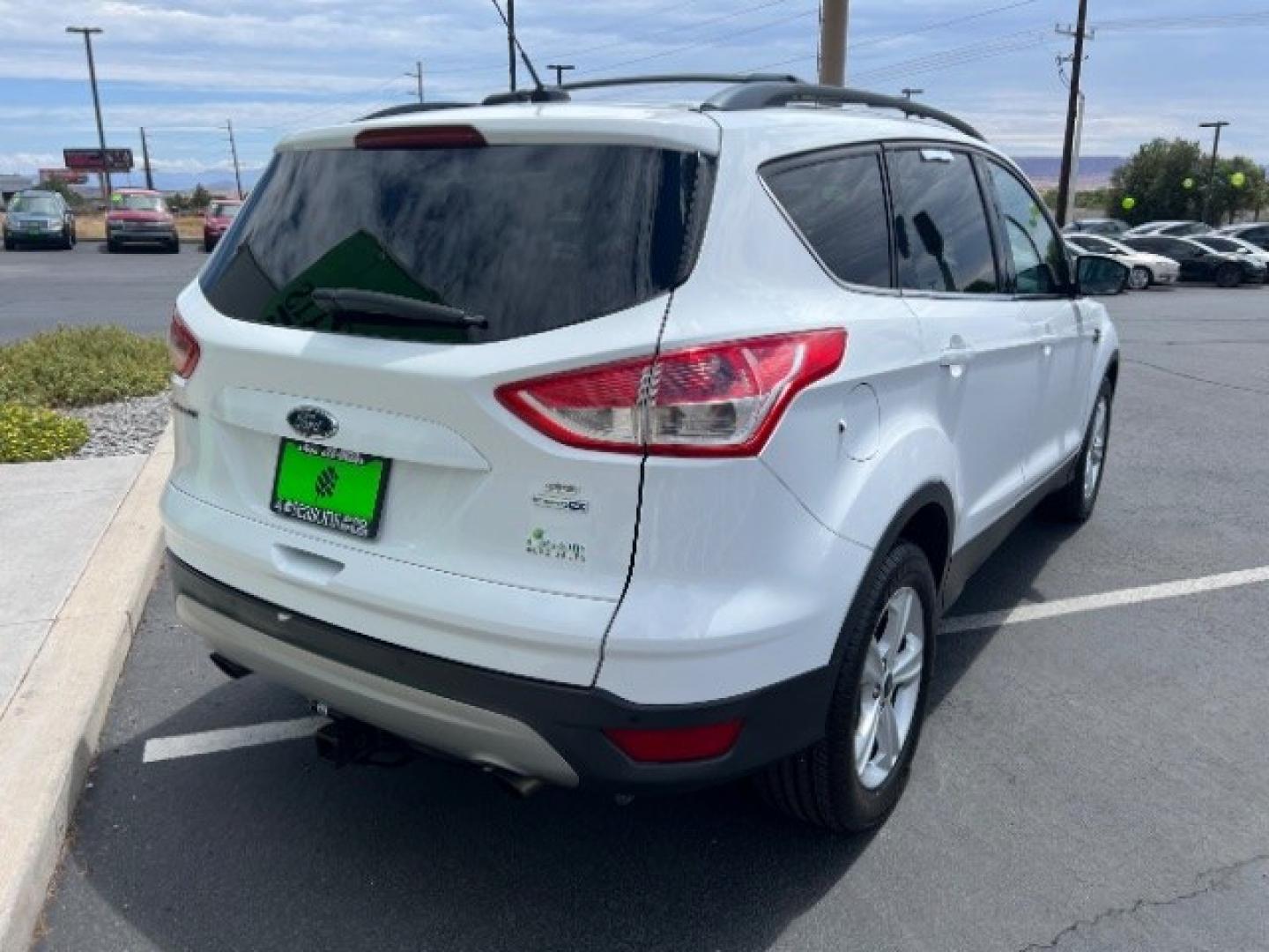 2016 Oxford White /Charcoal Black Ford Escape SE (1FMCU9GX3GU) , Automatic transmission, located at 1865 East Red Hills Pkwy, St. George, 84770, (435) 628-0023, 37.120850, -113.543640 - We specialize in helping ALL people get the best financing available. No matter your credit score, good, bad or none we can get you an amazing rate. Had a bankruptcy, divorce, or repossessions? We give you the green light to get your credit back on the road. Low down and affordable payments that fit- Photo#6