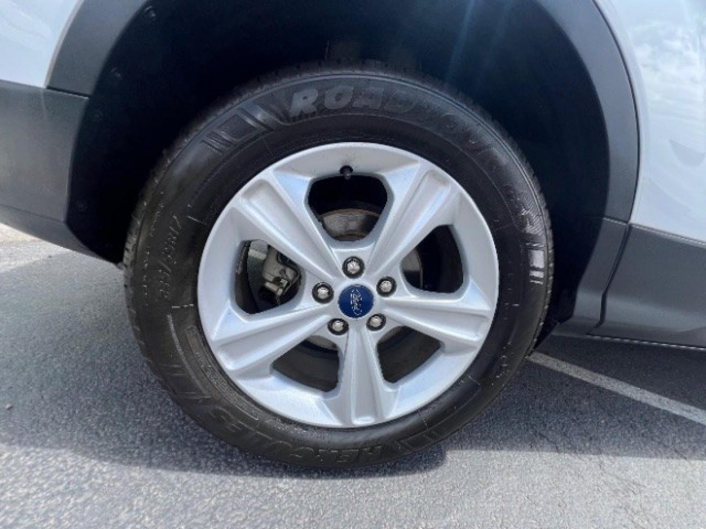 2016 Oxford White /Charcoal Black Ford Escape SE (1FMCU9GX3GU) , Automatic transmission, located at 1865 East Red Hills Pkwy, St. George, 84770, (435) 628-0023, 37.120850, -113.543640 - We specialize in helping ALL people get the best financing available. No matter your credit score, good, bad or none we can get you an amazing rate. Had a bankruptcy, divorce, or repossessions? We give you the green light to get your credit back on the road. Low down and affordable payments that fit- Photo#8