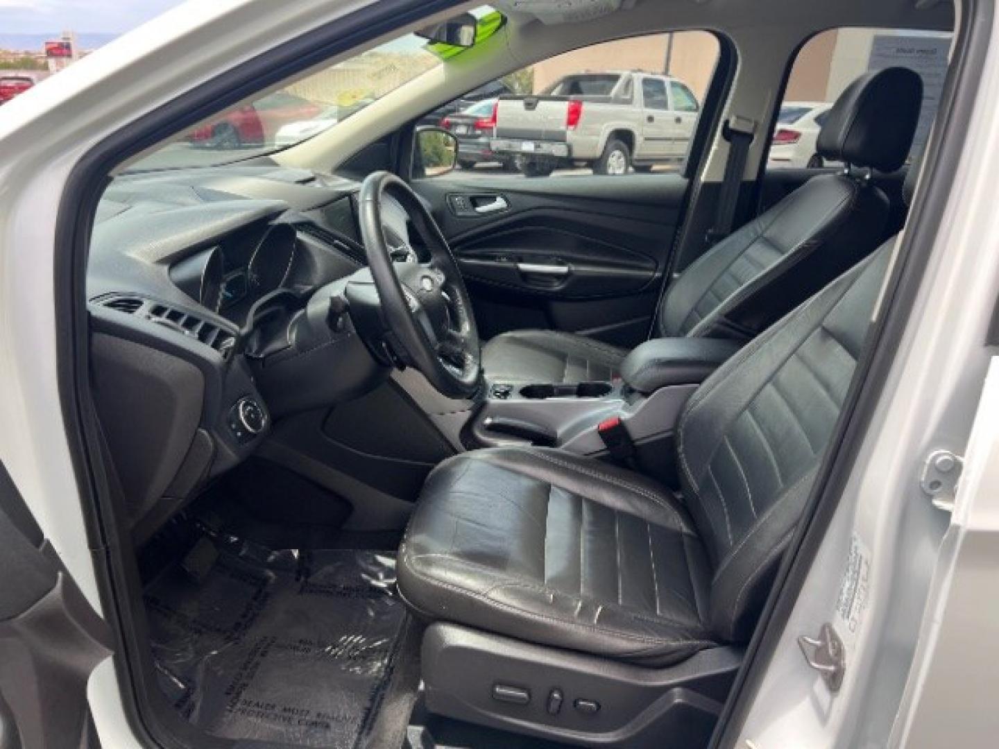 2016 Oxford White /Charcoal Black Ford Escape SE (1FMCU9GX3GU) , Automatic transmission, located at 1865 East Red Hills Pkwy, St. George, 84770, (435) 628-0023, 37.120850, -113.543640 - We specialize in helping ALL people get the best financing available. No matter your credit score, good, bad or none we can get you an amazing rate. Had a bankruptcy, divorce, or repossessions? We give you the green light to get your credit back on the road. Low down and affordable payments that fit- Photo#14