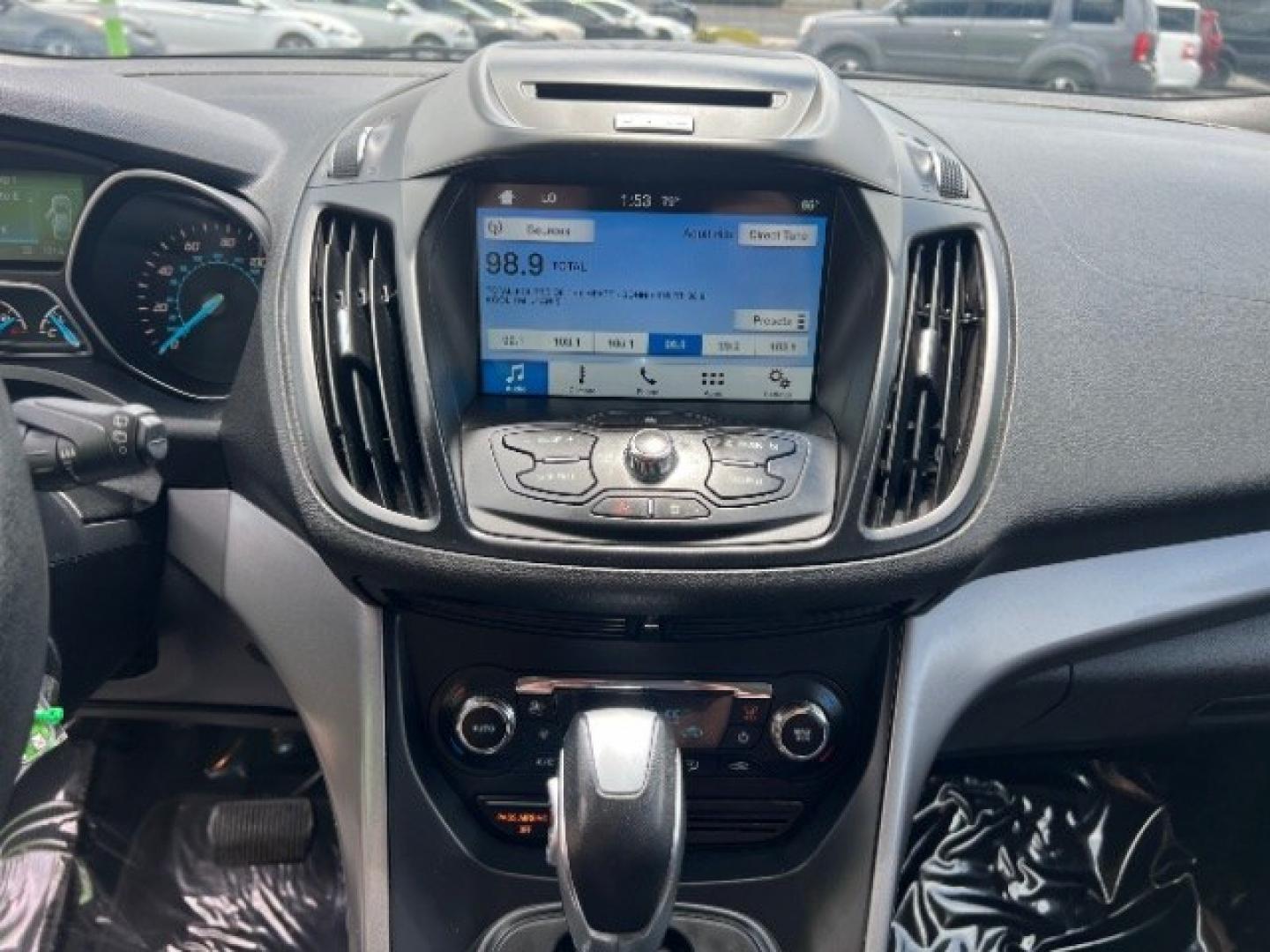 2016 Oxford White /Charcoal Black Ford Escape SE (1FMCU9GX3GU) , Automatic transmission, located at 1865 East Red Hills Pkwy, St. George, 84770, (435) 628-0023, 37.120850, -113.543640 - We specialize in helping ALL people get the best financing available. No matter your credit score, good, bad or none we can get you an amazing rate. Had a bankruptcy, divorce, or repossessions? We give you the green light to get your credit back on the road. Low down and affordable payments that fit- Photo#17