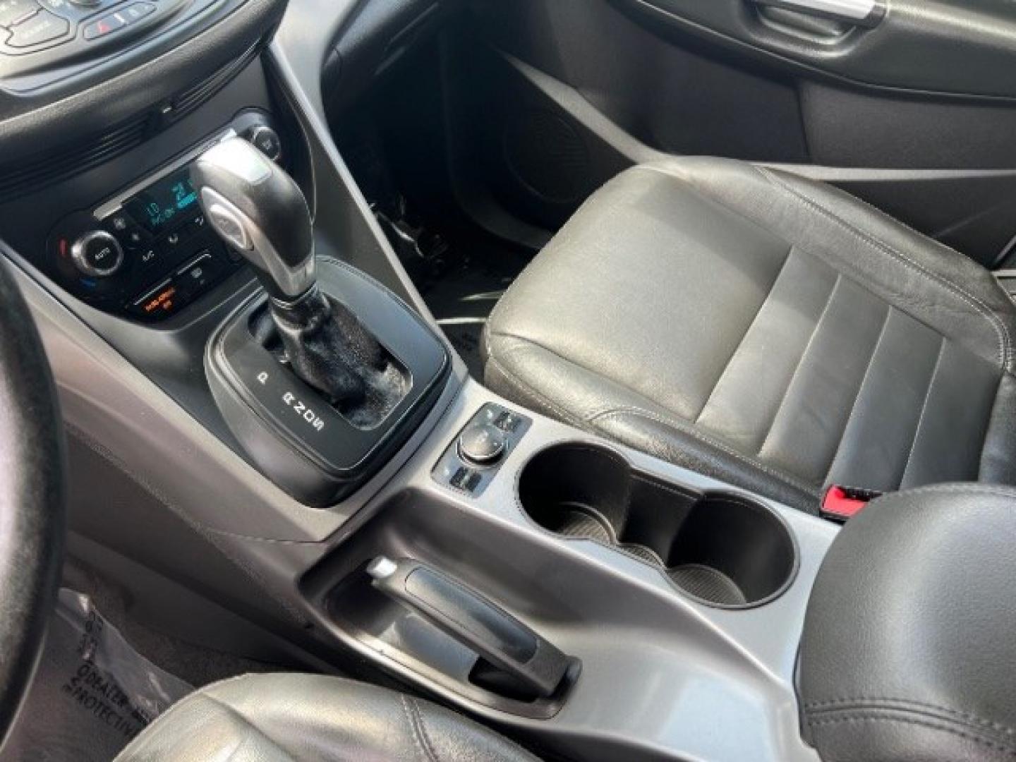 2016 Oxford White /Charcoal Black Ford Escape SE (1FMCU9GX3GU) , Automatic transmission, located at 1865 East Red Hills Pkwy, St. George, 84770, (435) 628-0023, 37.120850, -113.543640 - We specialize in helping ALL people get the best financing available. No matter your credit score, good, bad or none we can get you an amazing rate. Had a bankruptcy, divorce, or repossessions? We give you the green light to get your credit back on the road. Low down and affordable payments that fit- Photo#18