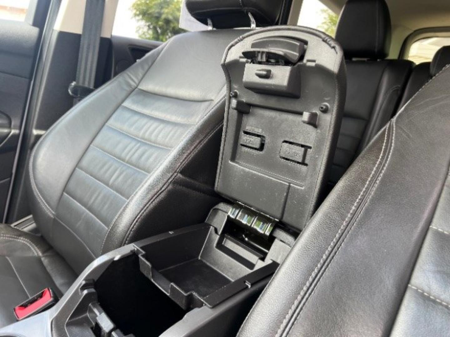 2016 Oxford White /Charcoal Black Ford Escape SE (1FMCU9GX3GU) , Automatic transmission, located at 1865 East Red Hills Pkwy, St. George, 84770, (435) 628-0023, 37.120850, -113.543640 - We specialize in helping ALL people get the best financing available. No matter your credit score, good, bad or none we can get you an amazing rate. Had a bankruptcy, divorce, or repossessions? We give you the green light to get your credit back on the road. Low down and affordable payments that fit- Photo#19