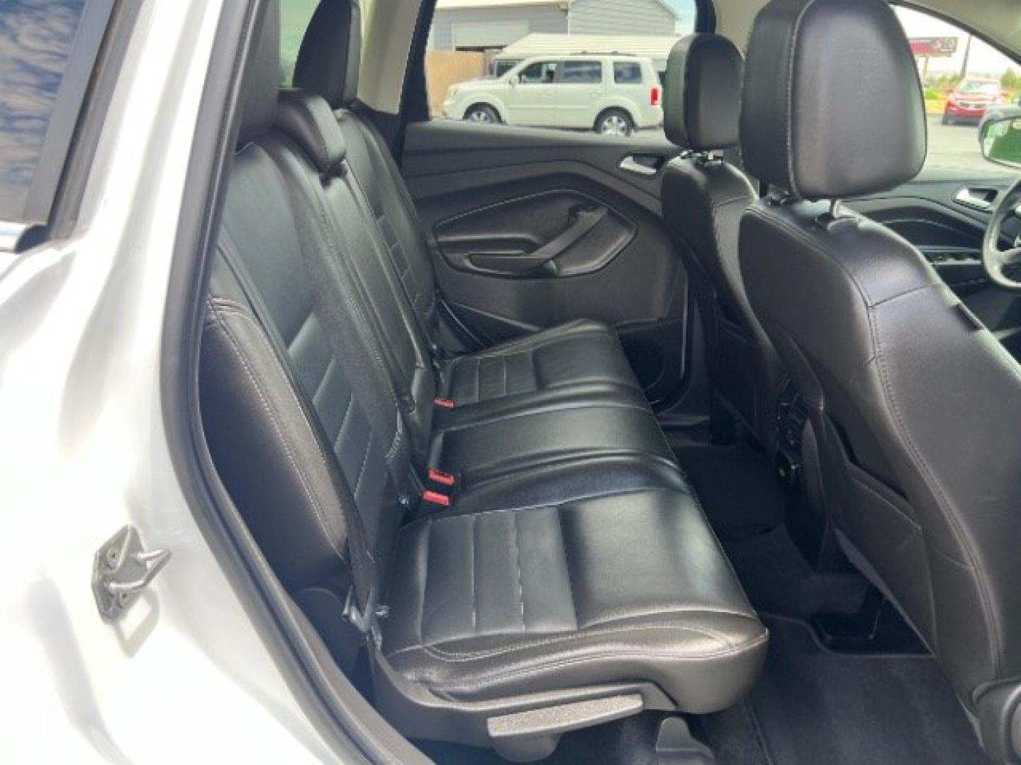 2016 Oxford White /Charcoal Black Ford Escape SE (1FMCU9GX3GU) , Automatic transmission, located at 1865 East Red Hills Pkwy, St. George, 84770, (435) 628-0023, 37.120850, -113.543640 - We specialize in helping ALL people get the best financing available. No matter your credit score, good, bad or none we can get you an amazing rate. Had a bankruptcy, divorce, or repossessions? We give you the green light to get your credit back on the road. Low down and affordable payments that fit- Photo#26