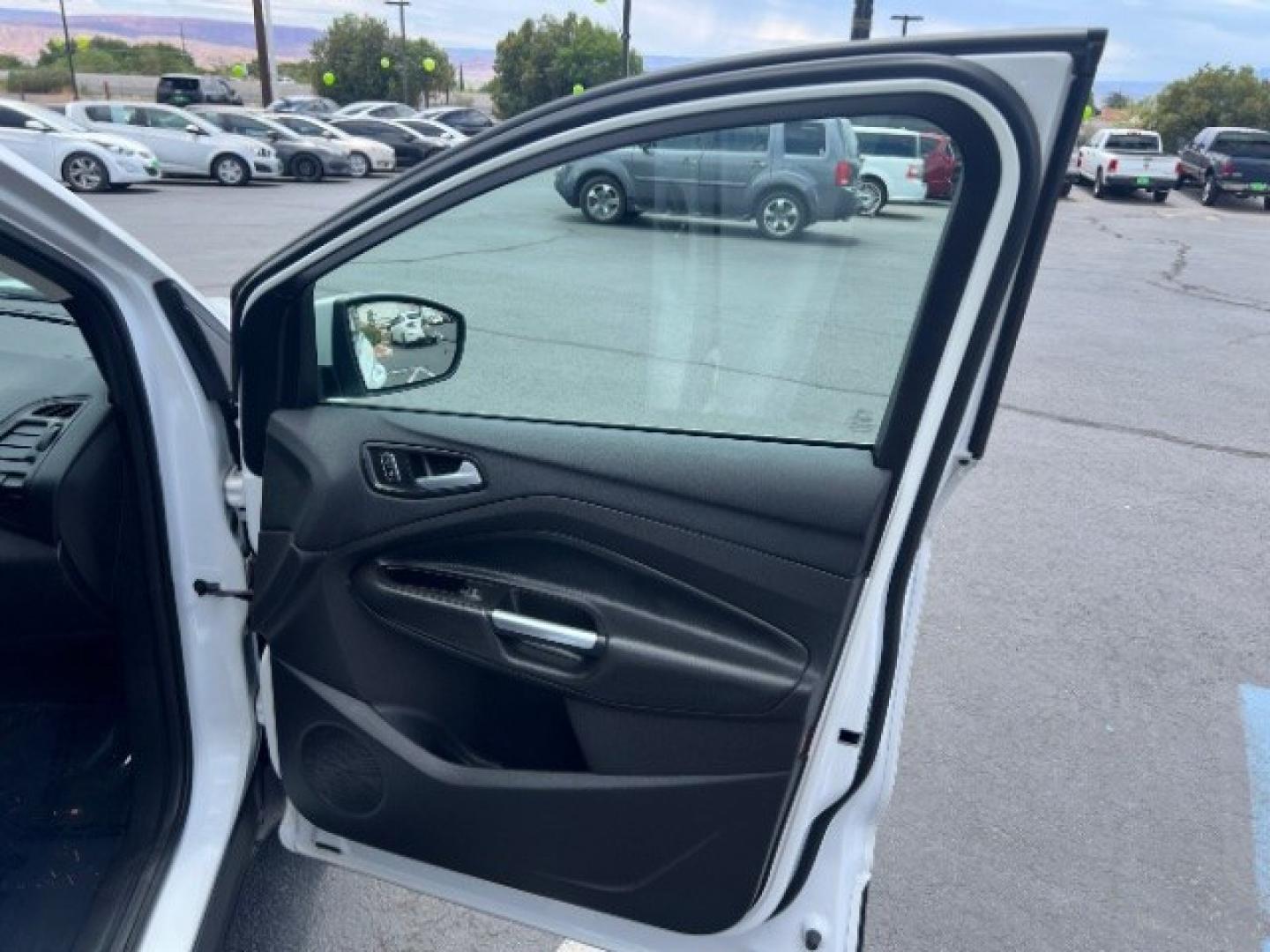 2016 Oxford White /Charcoal Black Ford Escape SE (1FMCU9GX3GU) , Automatic transmission, located at 1865 East Red Hills Pkwy, St. George, 84770, (435) 628-0023, 37.120850, -113.543640 - We specialize in helping ALL people get the best financing available. No matter your credit score, good, bad or none we can get you an amazing rate. Had a bankruptcy, divorce, or repossessions? We give you the green light to get your credit back on the road. Low down and affordable payments that fit- Photo#27