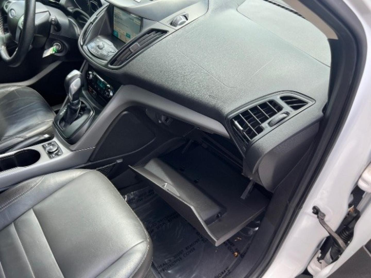 2016 Oxford White /Charcoal Black Ford Escape SE (1FMCU9GX3GU) , Automatic transmission, located at 1865 East Red Hills Pkwy, St. George, 84770, (435) 628-0023, 37.120850, -113.543640 - We specialize in helping ALL people get the best financing available. No matter your credit score, good, bad or none we can get you an amazing rate. Had a bankruptcy, divorce, or repossessions? We give you the green light to get your credit back on the road. Low down and affordable payments that fit- Photo#29