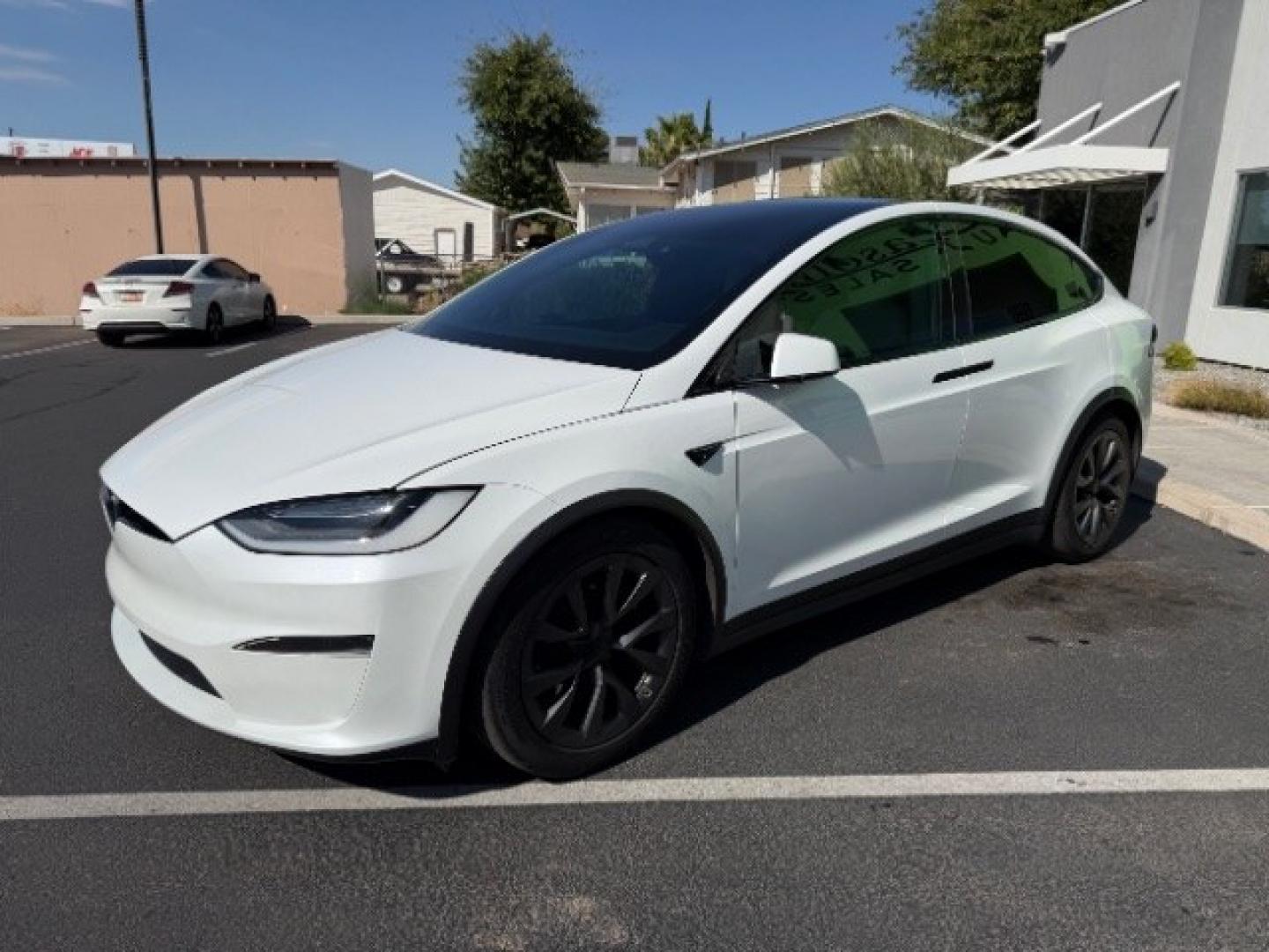 2023 Pearl White Multi-Coat /Cream Tesla Model X Dual Motor All-Wheel Drive | Standard Range (7SAXCBE56PF) with an ELECTRIC engine, Electric transmission, located at 1865 East Red Hills Pkwy, St. George, 84770, (435) 628-0023, 37.120850, -113.543640 - Very rareTesla Model X All Wheel Drive WITH HW4 and 6 Seats Interior and exterior in great condition. Small scratches and dings as pictured. Every Tesla we sell has had cabin air filter replaced, radiator cleaned, fluids topped AND comes with a mobile charging kit! Battery is healthy and gets 260- Photo#5