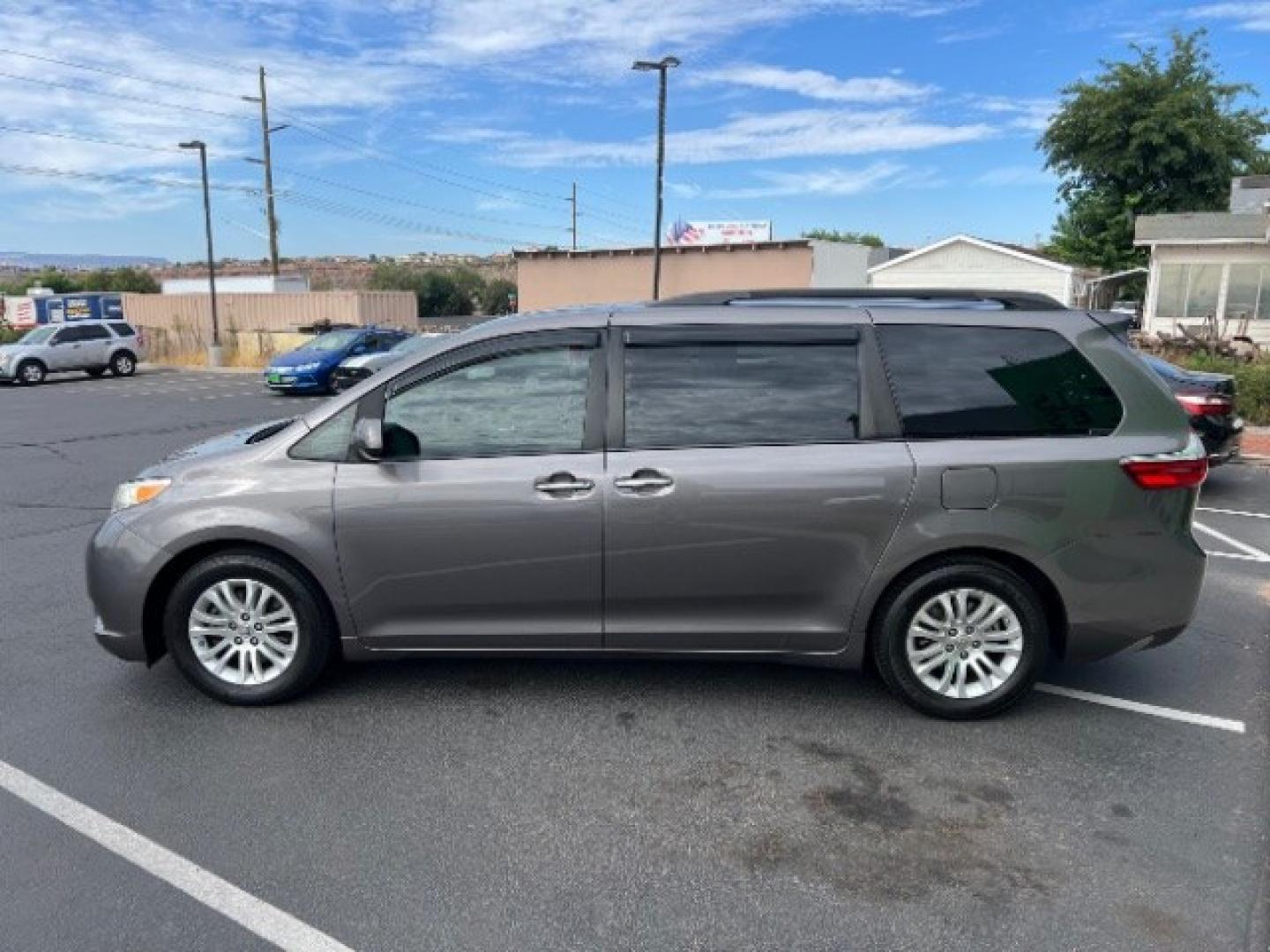 2016 Gray /Gray Cloth Interior Toyota Sienna XLE (5TDYK3DC4GS) with an 3.5L V-6 DOHC engine, Automatic transmission, located at 1865 East Red Hills Pkwy, St. George, 84770, (435) 628-0023, 37.120850, -113.543640 - We specialize in helping ALL people get the best financing available. No matter your credit score, good, bad or none we can get you an amazing rate. Had a bankruptcy, divorce, or repossessions? We give you the green light to get your credit back on the road. Low down and affordable payments that fit- Photo#3