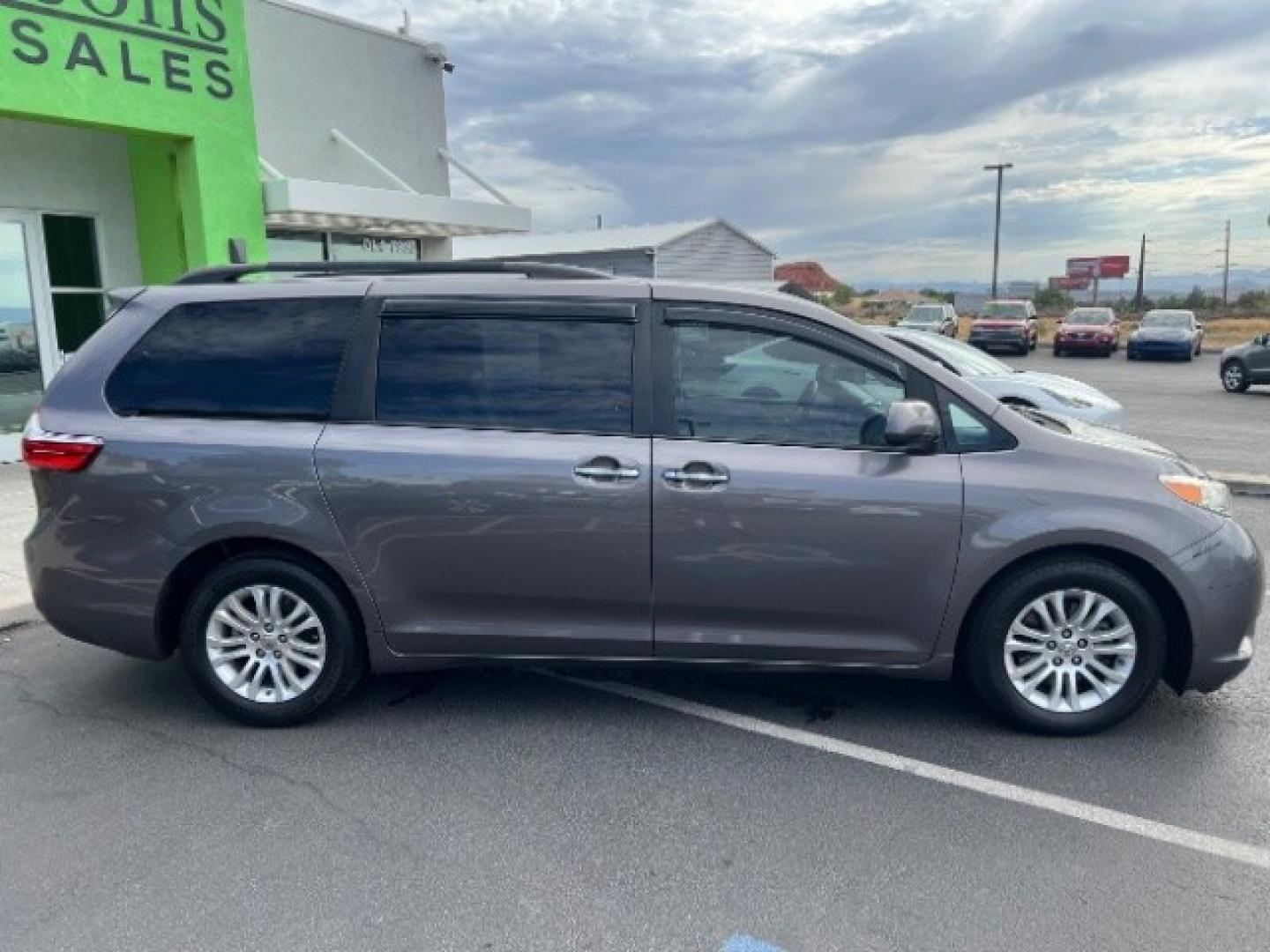 2016 Gray /Gray Cloth Interior Toyota Sienna XLE (5TDYK3DC4GS) with an 3.5L V-6 DOHC engine, Automatic transmission, located at 1865 East Red Hills Pkwy, St. George, 84770, (435) 628-0023, 37.120850, -113.543640 - We specialize in helping ALL people get the best financing available. No matter your credit score, good, bad or none we can get you an amazing rate. Had a bankruptcy, divorce, or repossessions? We give you the green light to get your credit back on the road. Low down and affordable payments that fit- Photo#7