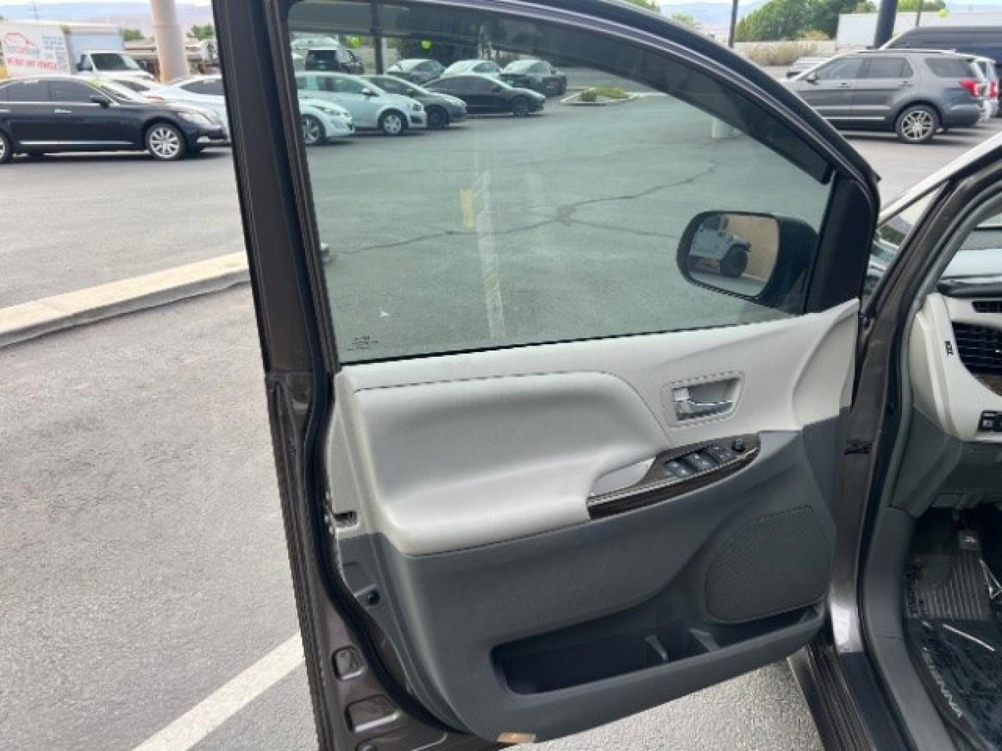 2016 Gray /Gray Cloth Interior Toyota Sienna XLE (5TDYK3DC4GS) with an 3.5L V-6 DOHC engine, Automatic transmission, located at 1865 East Red Hills Pkwy, St. George, 84770, (435) 628-0023, 37.120850, -113.543640 - We specialize in helping ALL people get the best financing available. No matter your credit score, good, bad or none we can get you an amazing rate. Had a bankruptcy, divorce, or repossessions? We give you the green light to get your credit back on the road. Low down and affordable payments that fit- Photo#12