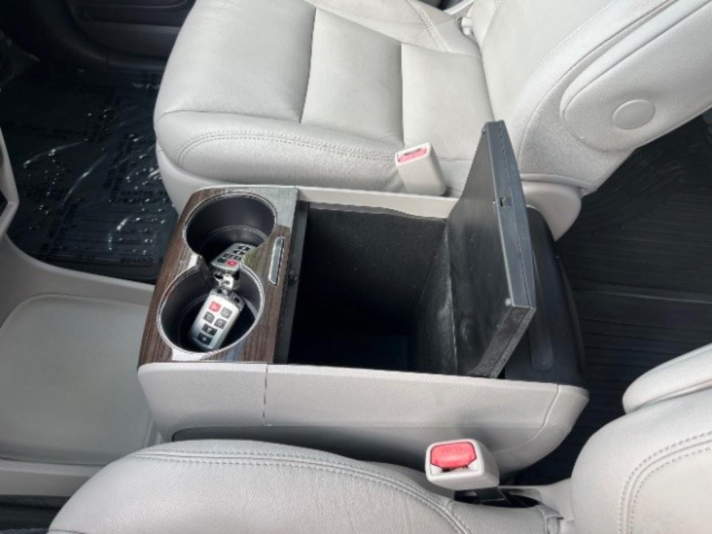 2016 Gray /Gray Cloth Interior Toyota Sienna XLE (5TDYK3DC4GS) with an 3.5L V-6 DOHC engine, Automatic transmission, located at 1865 East Red Hills Pkwy, St. George, 84770, (435) 628-0023, 37.120850, -113.543640 - We specialize in helping ALL people get the best financing available. No matter your credit score, good, bad or none we can get you an amazing rate. Had a bankruptcy, divorce, or repossessions? We give you the green light to get your credit back on the road. Low down and affordable payments that fit- Photo#18