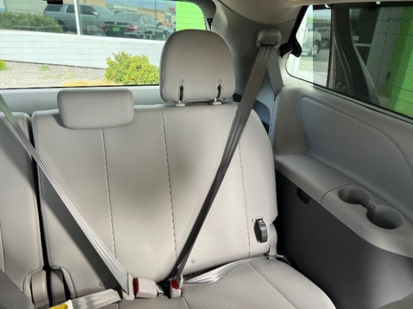 2016 Gray /Gray Cloth Interior Toyota Sienna XLE (5TDYK3DC4GS) with an 3.5L V-6 DOHC engine, Automatic transmission, located at 1865 East Red Hills Pkwy, St. George, 84770, (435) 628-0023, 37.120850, -113.543640 - We specialize in helping ALL people get the best financing available. No matter your credit score, good, bad or none we can get you an amazing rate. Had a bankruptcy, divorce, or repossessions? We give you the green light to get your credit back on the road. Low down and affordable payments that fit- Photo#23