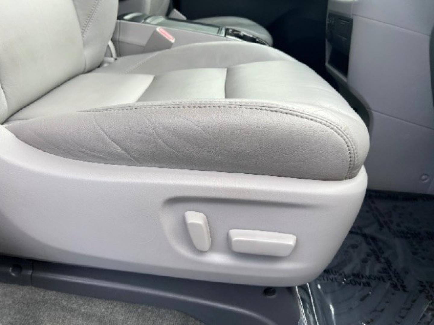 2016 Gray /Gray Cloth Interior Toyota Sienna XLE (5TDYK3DC4GS) with an 3.5L V-6 DOHC engine, Automatic transmission, located at 1865 East Red Hills Pkwy, St. George, 84770, (435) 628-0023, 37.120850, -113.543640 - We specialize in helping ALL people get the best financing available. No matter your credit score, good, bad or none we can get you an amazing rate. Had a bankruptcy, divorce, or repossessions? We give you the green light to get your credit back on the road. Low down and affordable payments that fit- Photo#27