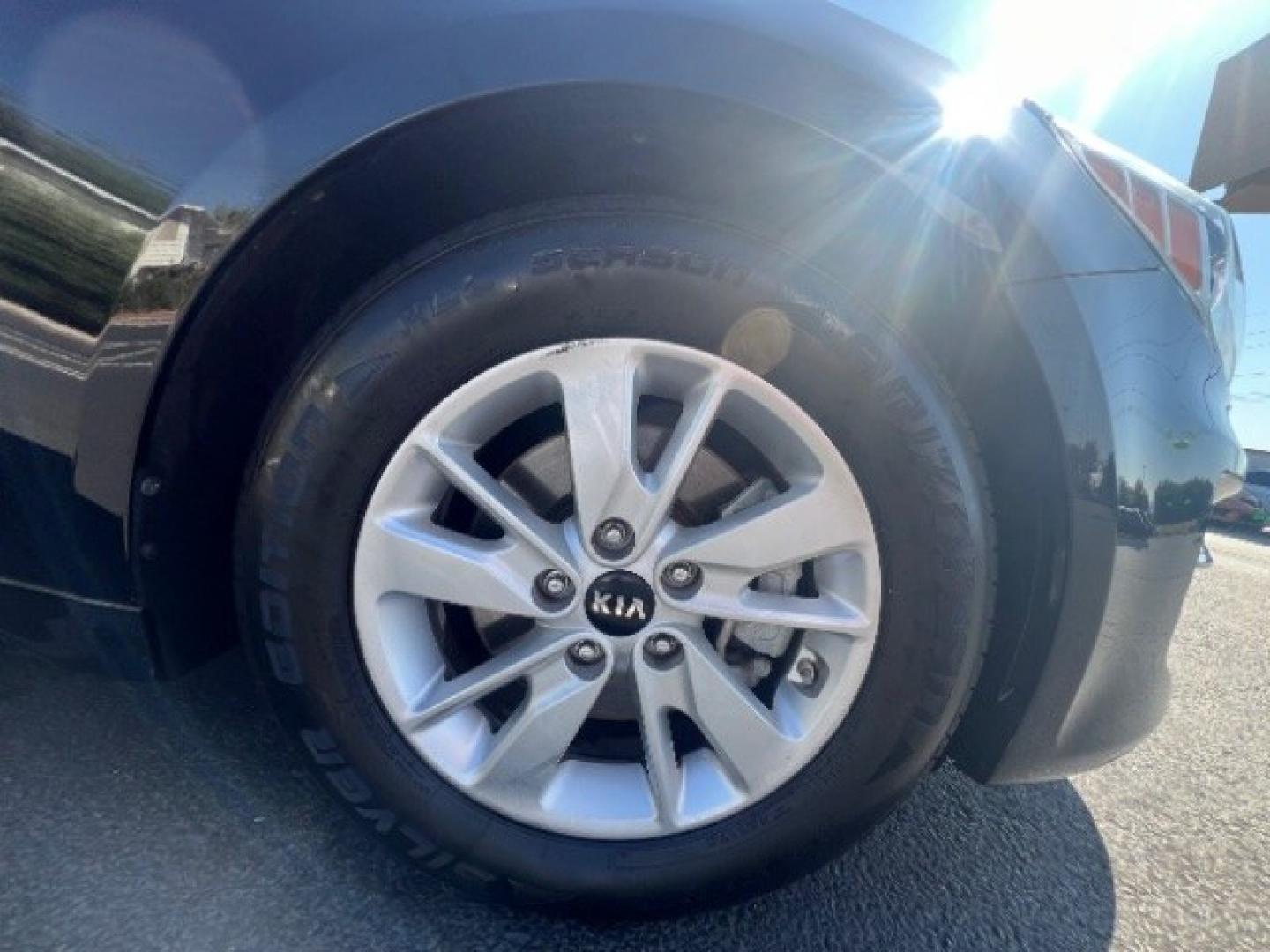 2016 Ebony Black /Black Kia Optima LX (5XXGT4L39GG) with an Theta II 2.4L I-4 gasoline direct injection engine, Automatic transmission, located at 1865 East Red Hills Pkwy, St. George, 84770, (435) 628-0023, 37.120850, -113.543640- Photo#9