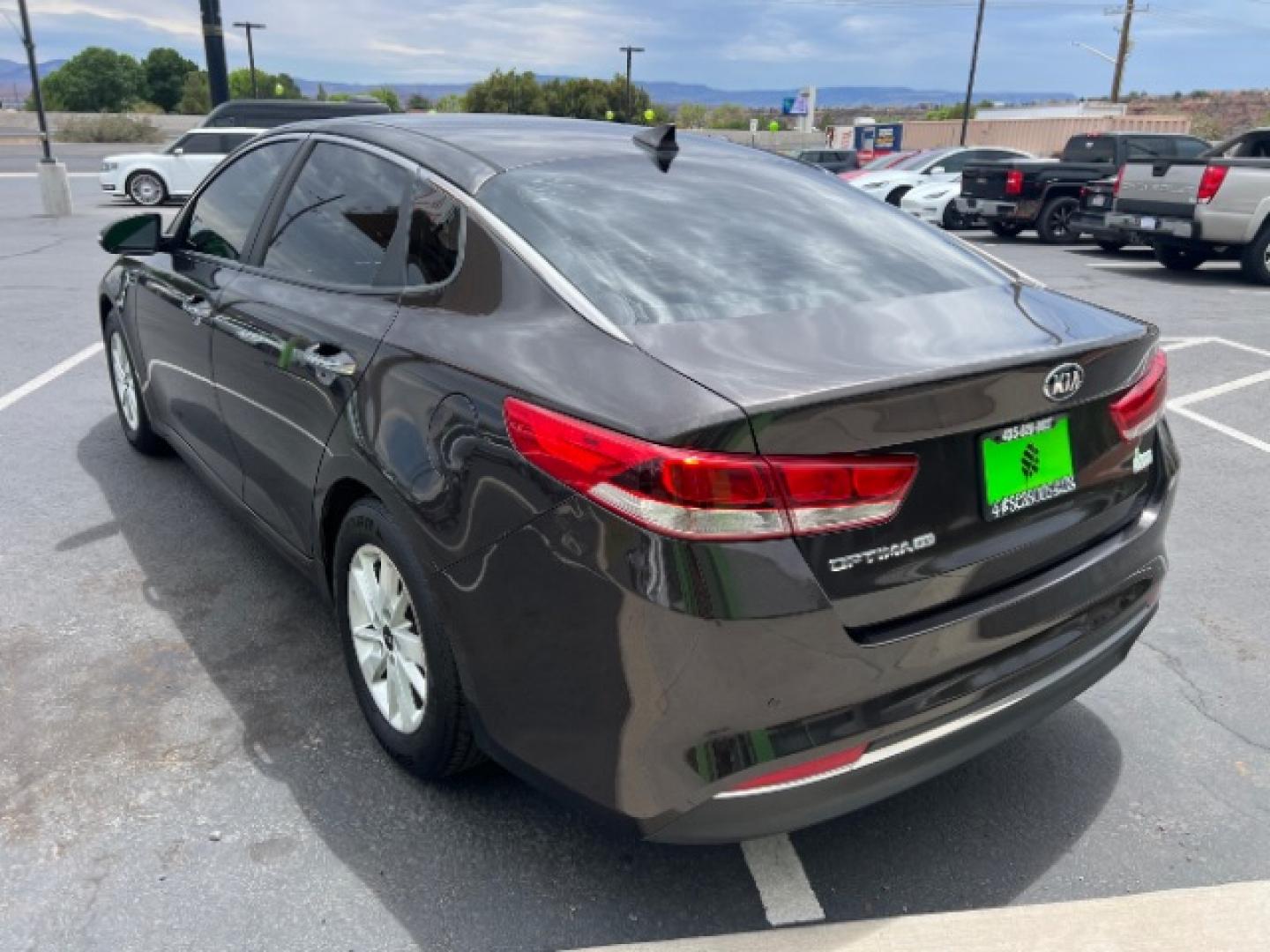 2018 Titanium Silver /Black Kia Optima LX (KNAGT4L36J5) with an Theta II 2.4L I-4 gasoline direct injection engine, Automatic transmission, located at 1865 East Red Hills Pkwy, St. George, 84770, (435) 628-0023, 37.120850, -113.543640 - Versatile Southern Utah travel starts with this 2018 Kia Optima LX. Its 2.4L four-cylinder engine, automatic transmission, and front-wheel drive make it a smart fit for commuting, errands, road trips, and everyday driving. With 119303 miles, this Optima is ready for its next adventure. The LX adds- Photo#4
