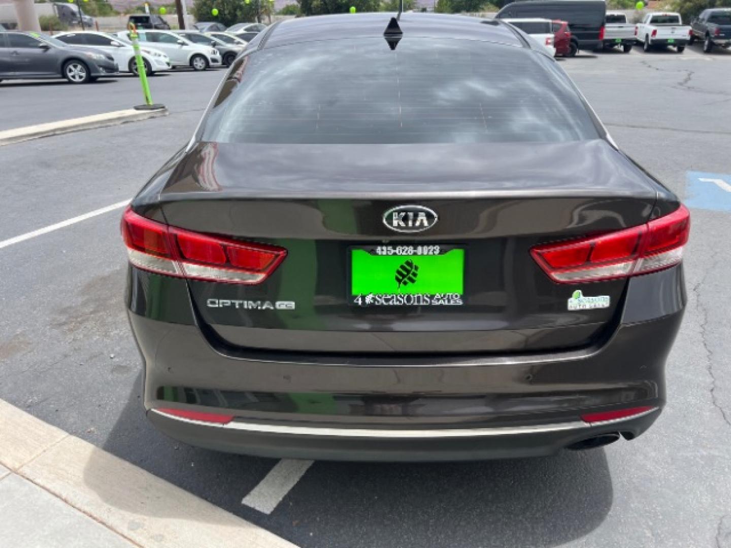 2018 Titanium Silver /Black Kia Optima LX (KNAGT4L36J5) with an Theta II 2.4L I-4 gasoline direct injection engine, Automatic transmission, located at 1865 East Red Hills Pkwy, St. George, 84770, (435) 628-0023, 37.120850, -113.543640 - Versatile Southern Utah travel starts with this 2018 Kia Optima LX. Its 2.4L four-cylinder engine, automatic transmission, and front-wheel drive make it a smart fit for commuting, errands, road trips, and everyday driving. With 119303 miles, this Optima is ready for its next adventure. The LX adds- Photo#5