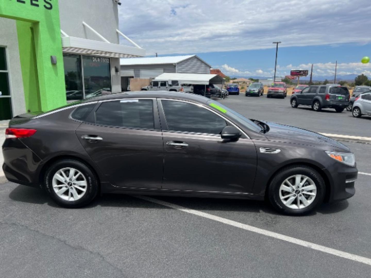 2018 Titanium Silver /Black Kia Optima LX (KNAGT4L36J5) with an Theta II 2.4L I-4 gasoline direct injection engine, Automatic transmission, located at 1865 East Red Hills Pkwy, St. George, 84770, (435) 628-0023, 37.120850, -113.543640 - Versatile Southern Utah travel starts with this 2018 Kia Optima LX. Its 2.4L four-cylinder engine, automatic transmission, and front-wheel drive make it a smart fit for commuting, errands, road trips, and everyday driving. With 119303 miles, this Optima is ready for its next adventure. The LX adds- Photo#7