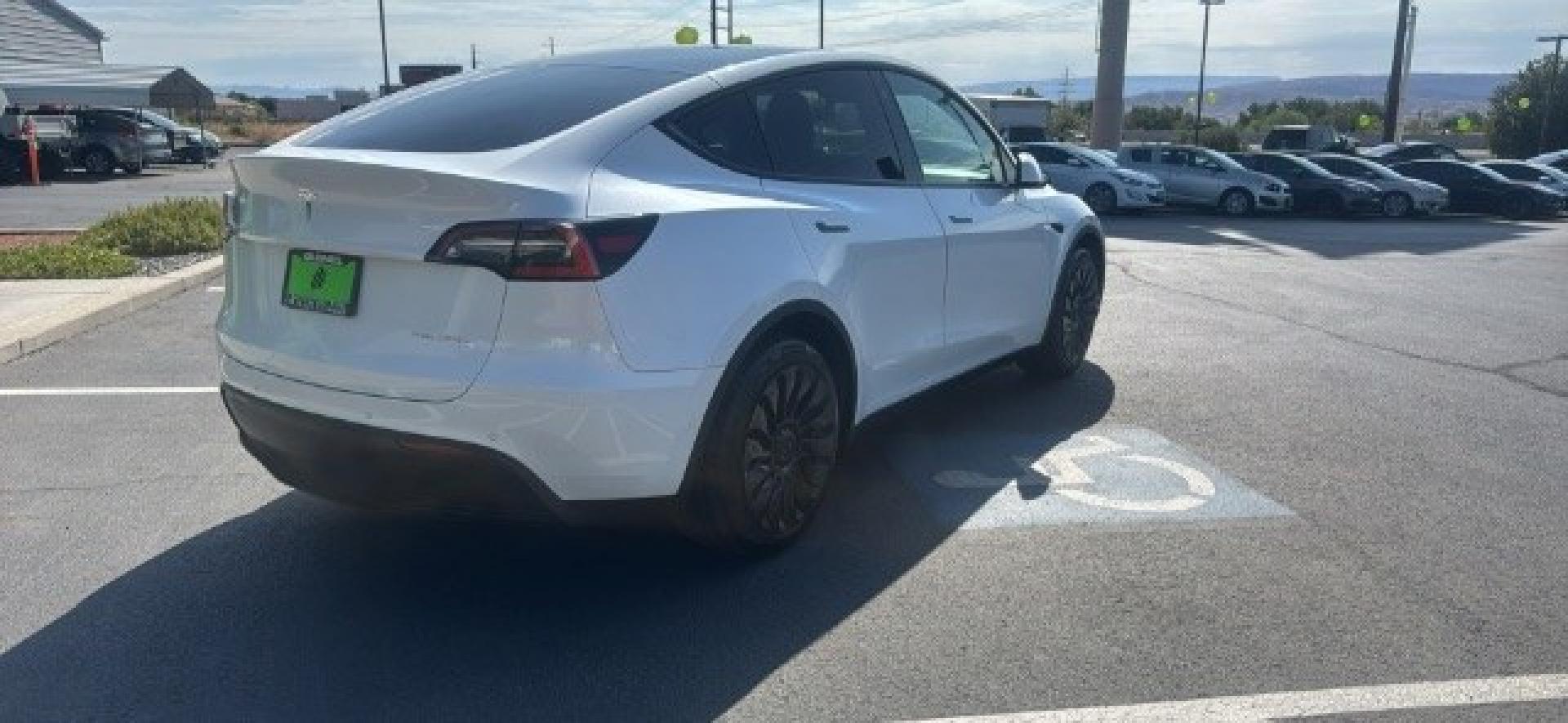 2020 Pearl White Multi-Coat /Black Tesla Model Y Long Range Dual Motor All-Wheel Drive (5YJYGDEEXLF) with an ELECTRIC engine, Electric transmission, located at 1865 East Red Hills Pkwy, St. George, 84770, (435) 628-0023, 37.120850, -113.543640 - Excellent Tesla Model Y Long Range All Wheel Drive, Acceleration Boost PAID FOR, 5 Seats HW3, Interior and exterior in great condition. Small scratches and dings as pictured. Every Tesla we sell has had cabin air filter replaced, radiator cleaned, fluids topped AND comes with a mobile charging kit- Photo#6