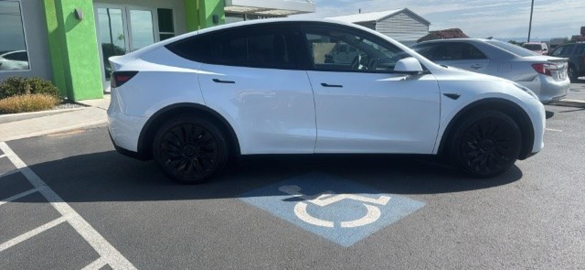 2020 Pearl White Multi-Coat /Black Tesla Model Y Long Range Dual Motor All-Wheel Drive (5YJYGDEEXLF) with an ELECTRIC engine, Electric transmission, located at 1865 East Red Hills Pkwy, St. George, 84770, (435) 628-0023, 37.120850, -113.543640 - Excellent Tesla Model Y Long Range All Wheel Drive, Acceleration Boost PAID FOR, 5 Seats HW3, Interior and exterior in great condition. Small scratches and dings as pictured. Every Tesla we sell has had cabin air filter replaced, radiator cleaned, fluids topped AND comes with a mobile charging kit- Photo#7