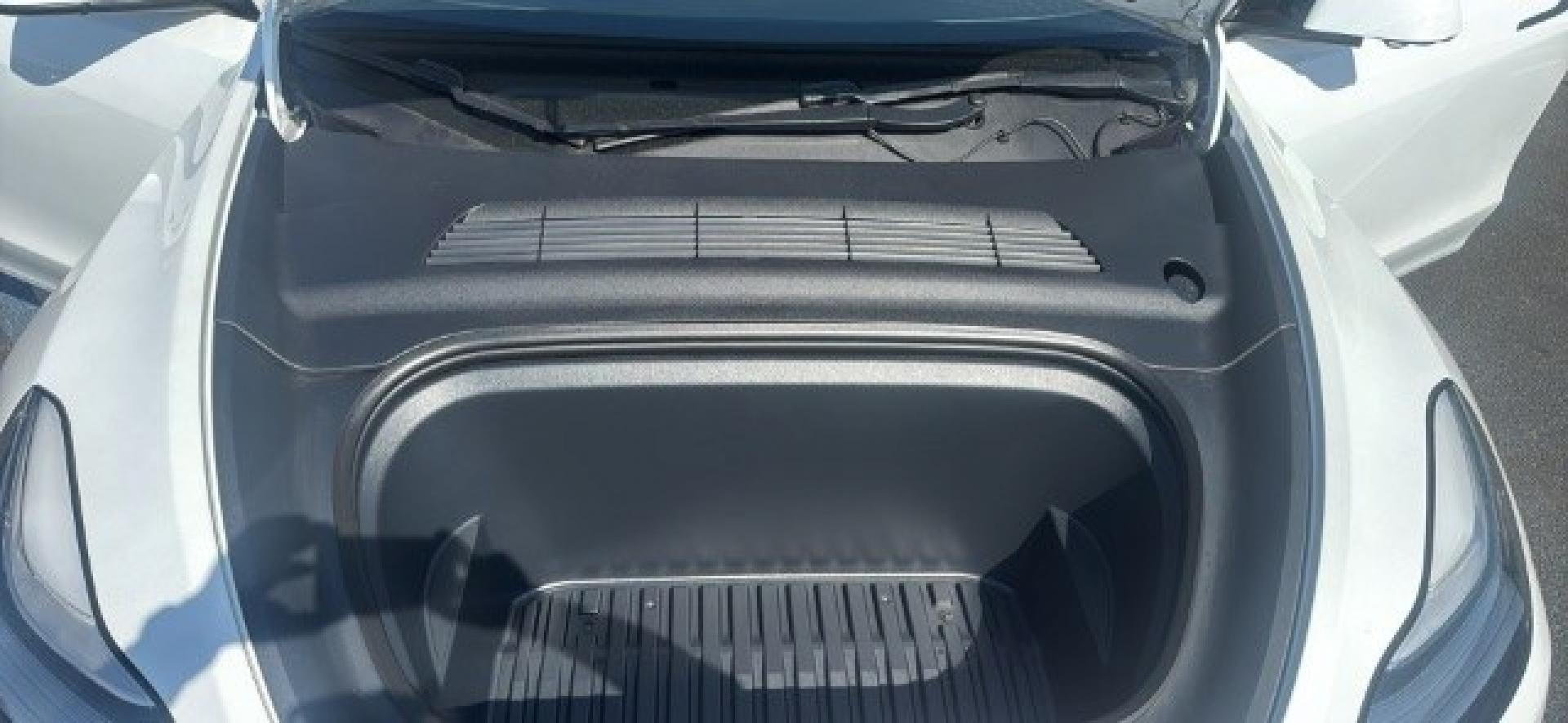 2020 Pearl White Multi-Coat /Black Tesla Model Y Long Range Dual Motor All-Wheel Drive (5YJYGDEEXLF) with an ELECTRIC engine, Electric transmission, located at 1865 East Red Hills Pkwy, St. George, 84770, (435) 628-0023, 37.120850, -113.543640 - Excellent Tesla Model Y Long Range All Wheel Drive, Acceleration Boost PAID FOR, 5 Seats HW3, Interior and exterior in great condition. Small scratches and dings as pictured. Every Tesla we sell has had cabin air filter replaced, radiator cleaned, fluids topped AND comes with a mobile charging kit- Photo#13