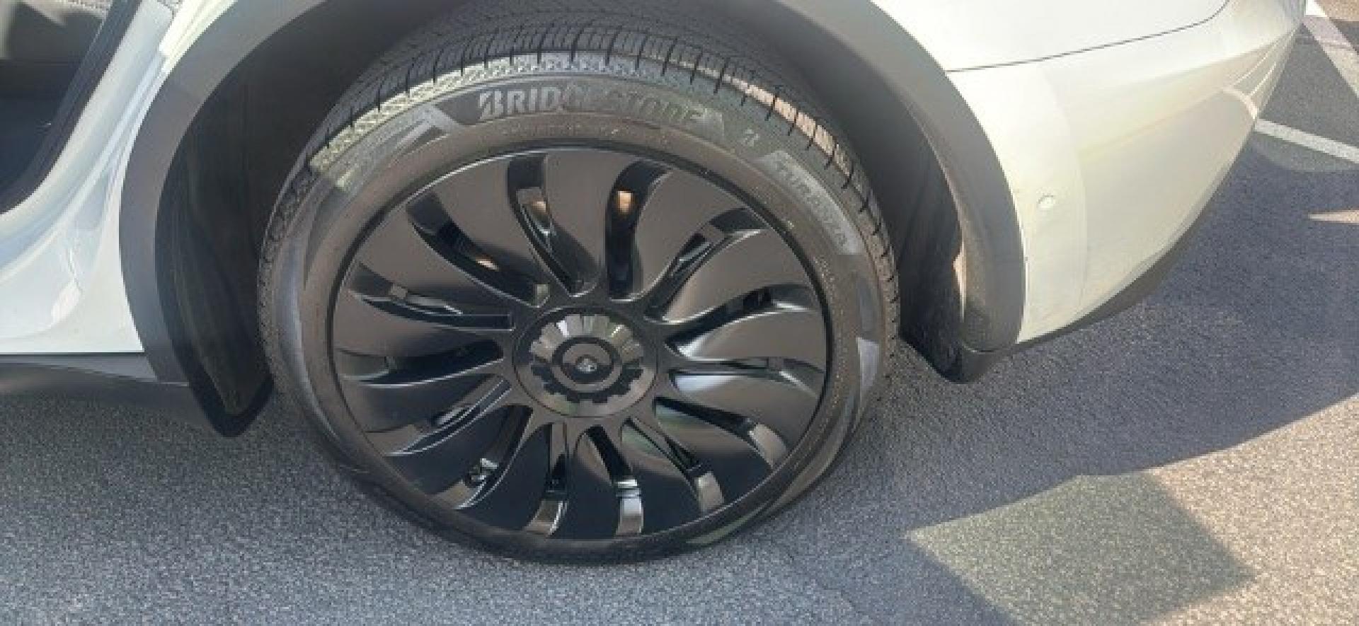 2020 Pearl White Multi-Coat /Black Tesla Model Y Long Range Dual Motor All-Wheel Drive (5YJYGDEEXLF) with an ELECTRIC engine, Electric transmission, located at 1865 East Red Hills Pkwy, St. George, 84770, (435) 628-0023, 37.120850, -113.543640 - Excellent Tesla Model Y Long Range All Wheel Drive, Acceleration Boost PAID FOR, 5 Seats HW3, Interior and exterior in great condition. Small scratches and dings as pictured. Every Tesla we sell has had cabin air filter replaced, radiator cleaned, fluids topped AND comes with a mobile charging kit- Photo#15