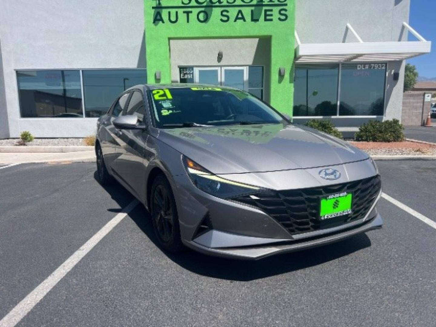 2021 Portofino Gray /Black Hyundai Elantra SEL (KMHLS4AG7MU) with an Nu 2L I-4 DOHC engine, Automatic transmission, located at 1865 East Red Hills Pkwy, St. George, 84770, (435) 628-0023, 37.120850, -113.543640- Photo#0